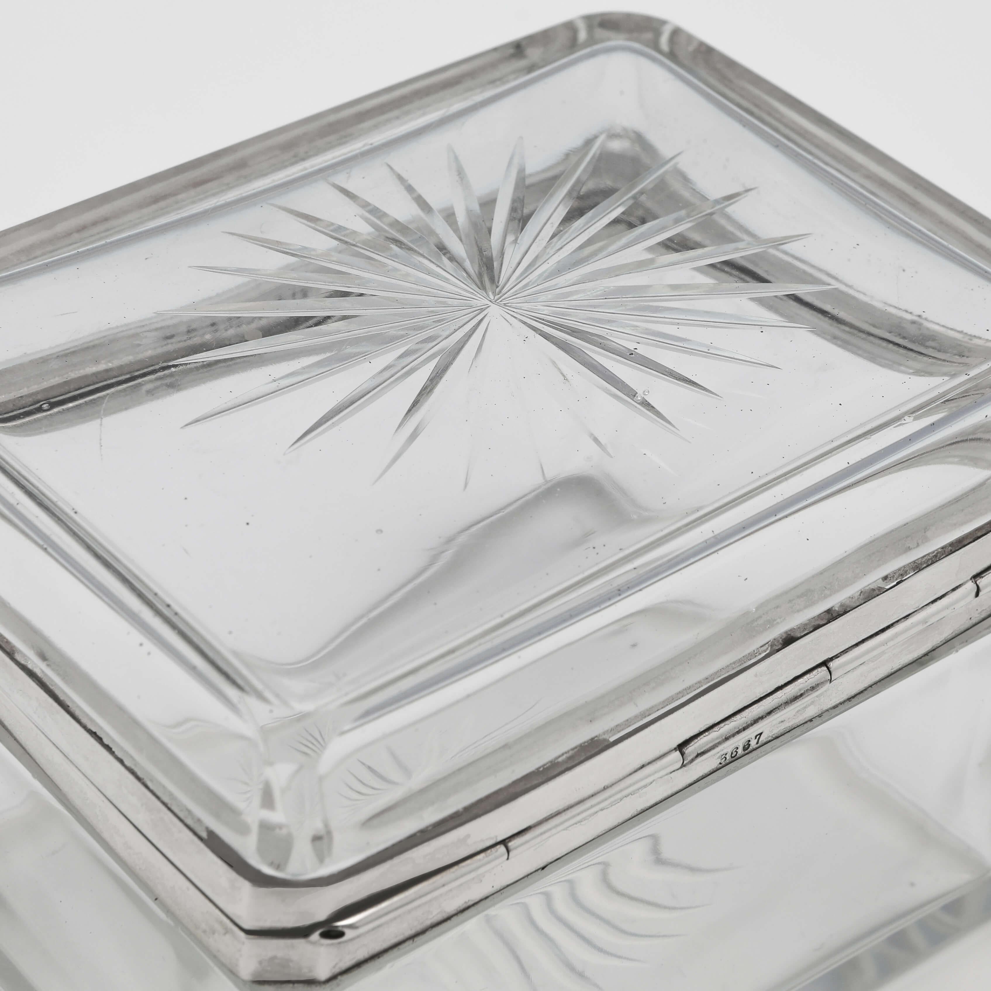 Stylish Sterling Silver Mounted Glass Table Box with Hinged Lid, Made in 1911 In Good Condition For Sale In London, London