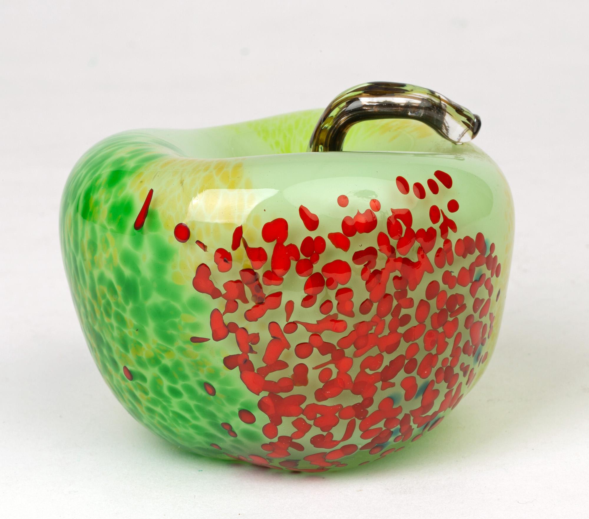 Stylish Studio Glass Possibly Italian Signed Apple Paperweight Dated 2007 In Good Condition In Bishop's Stortford, Hertfordshire