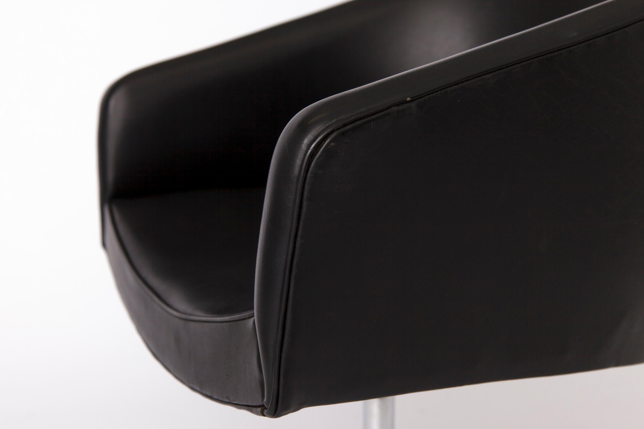 Stylish Swivel Chair by Thonet 1980s Austria In Good Condition For Sale In Hannover, DE