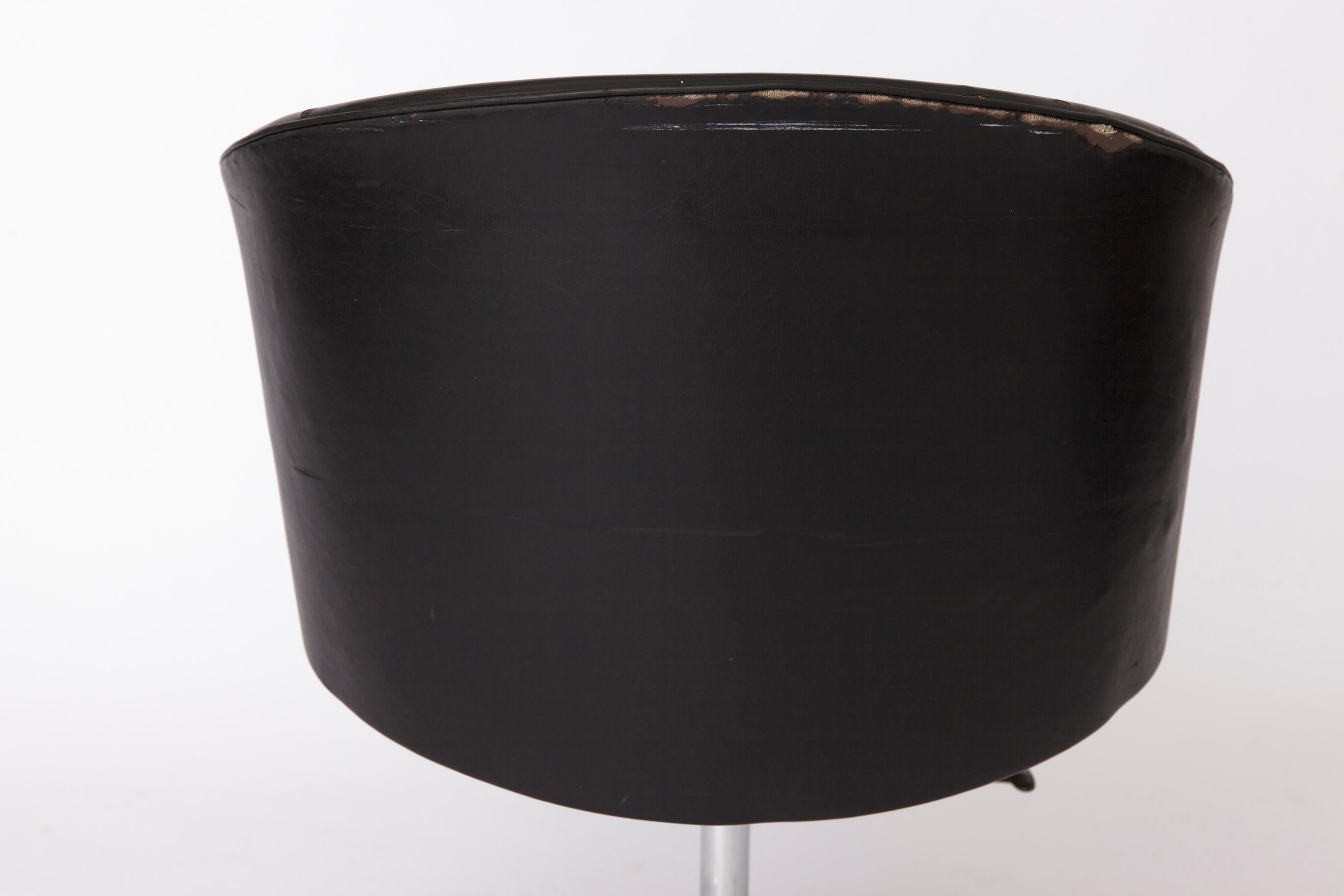 Metal Stylish Swivel Chair by Thonet 1980s Austria For Sale