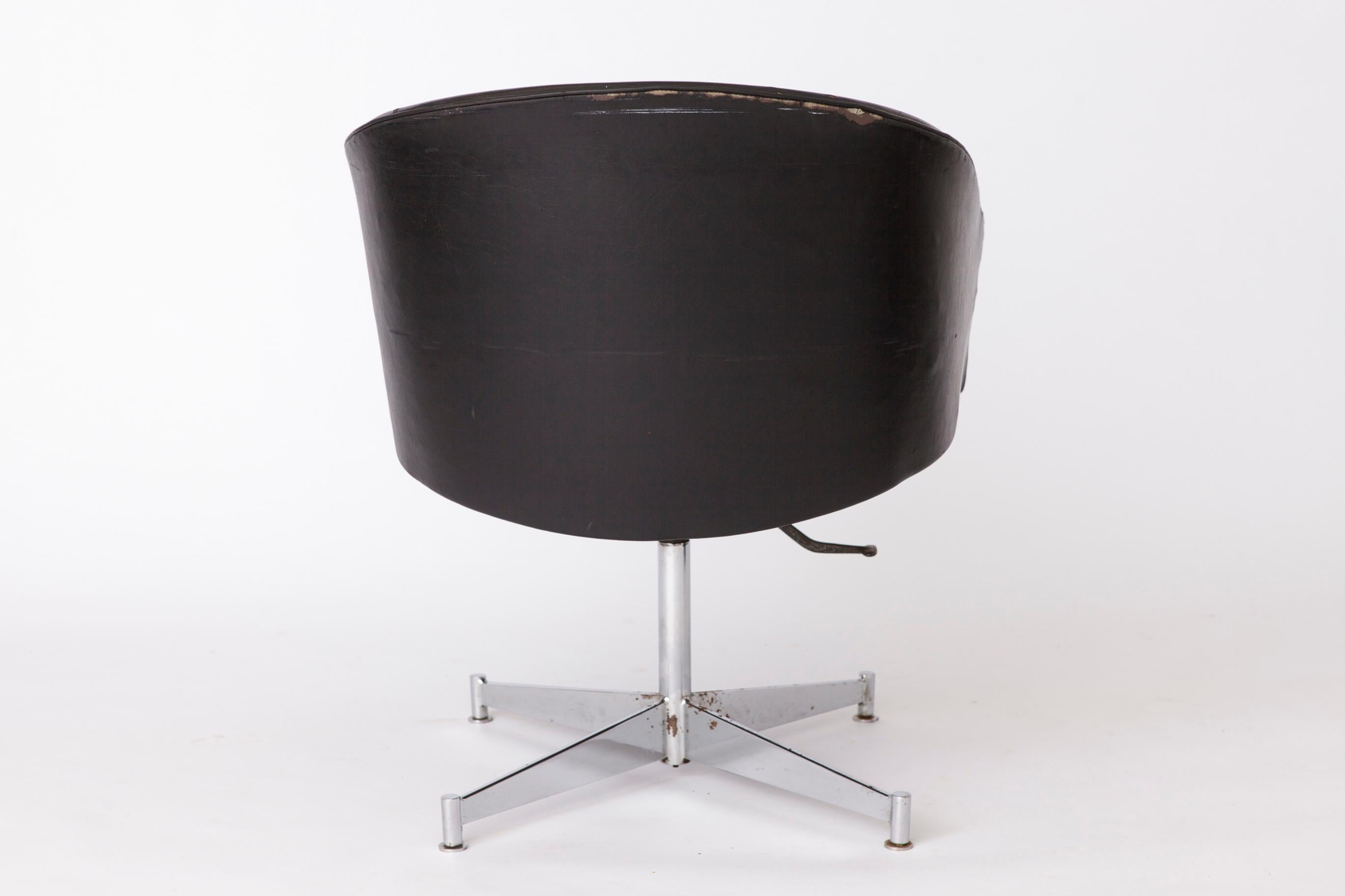 Stylish Swivel Chair by Thonet 1980s Austria For Sale 1