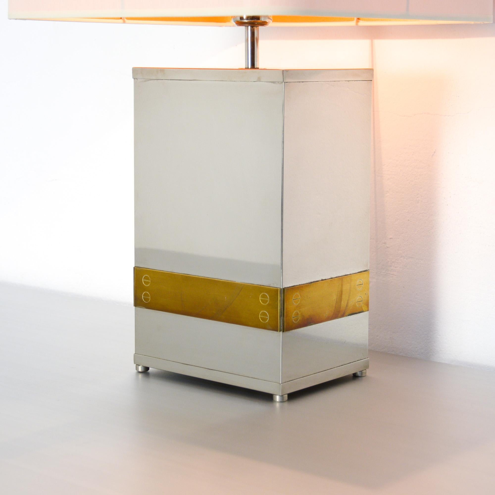italien Lampe de table élégante de Tommaso Barbi en vente