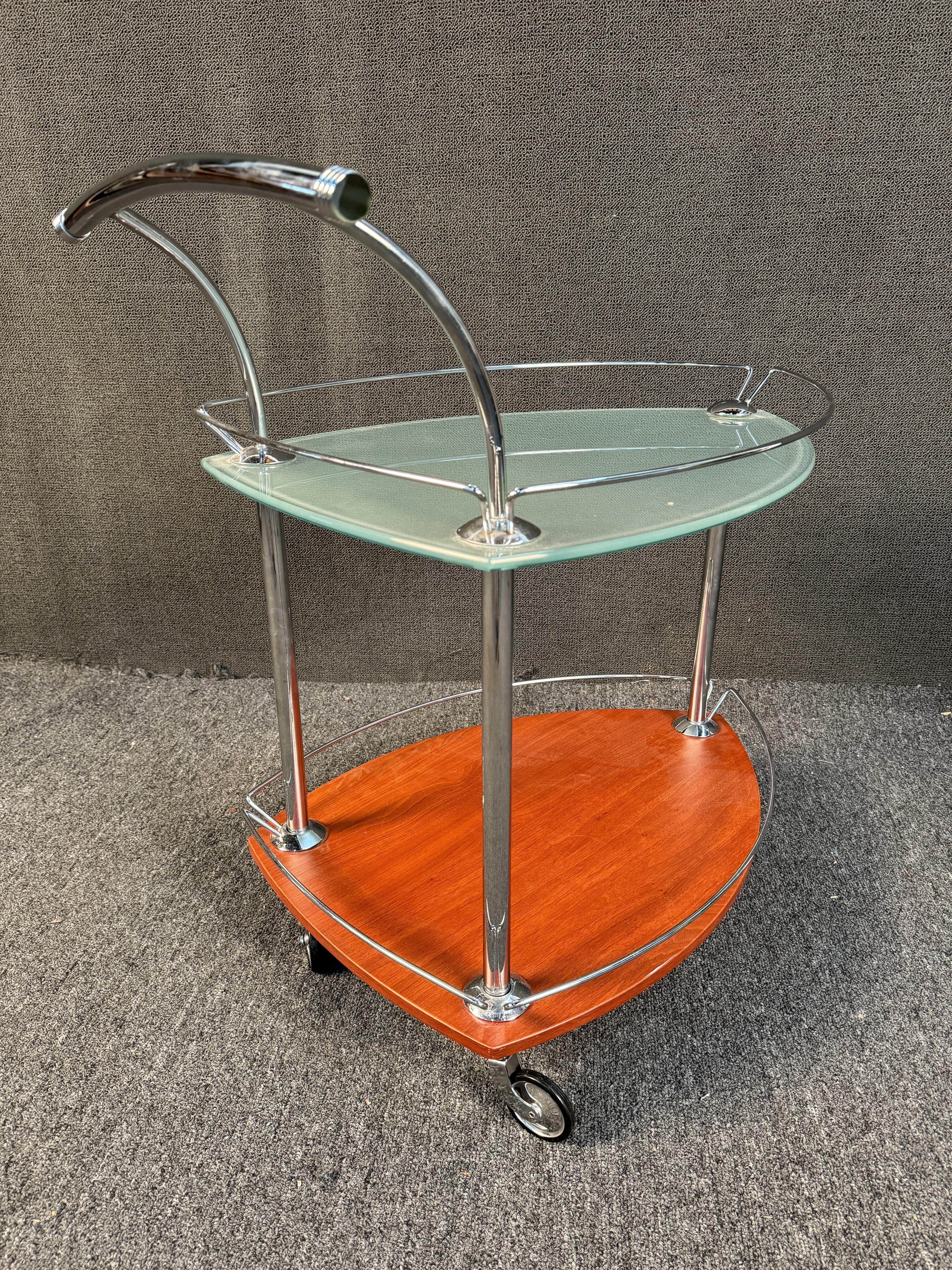 Stylish Tempered Glass Bar Cart For Sale 2