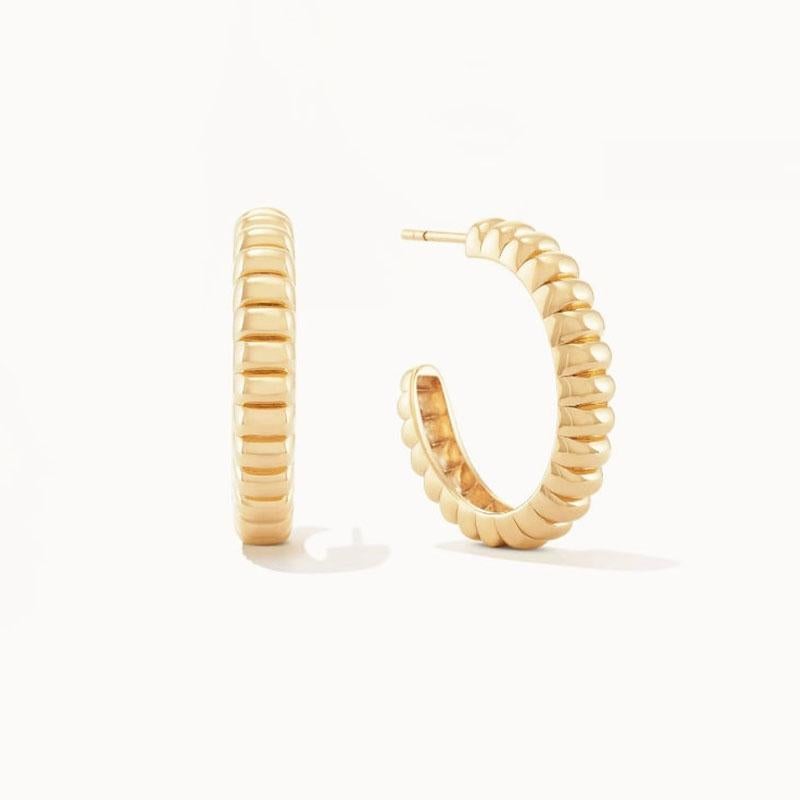Modern Ribbed Dome Textured 18K Yellow Gold Hoop Earrings For Sale