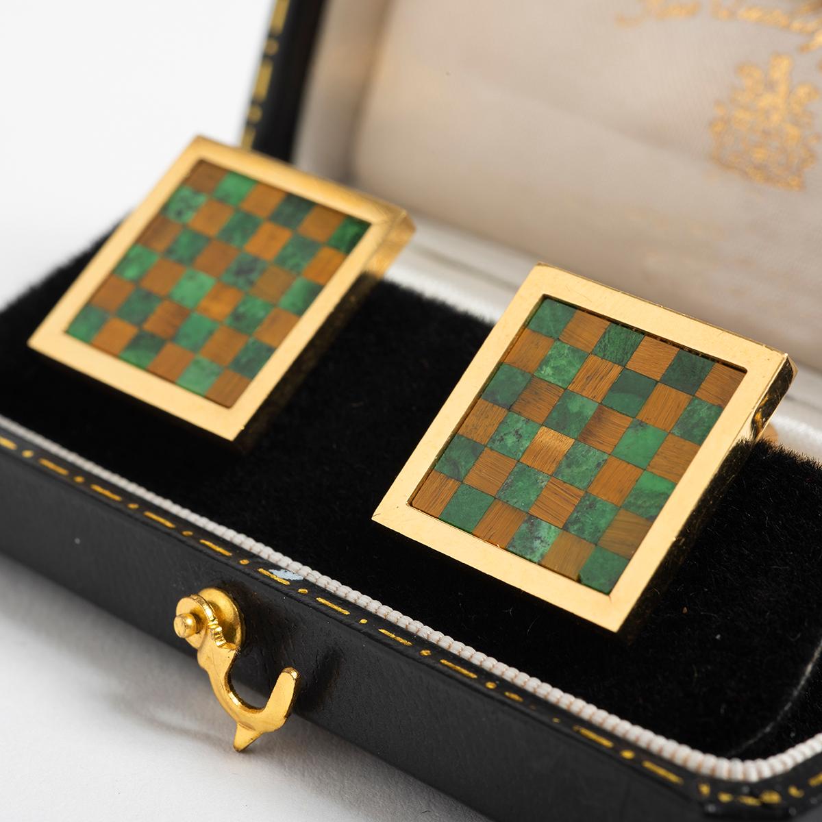 Stylish Tiger Eye & Malachite 18k Yellow Gold Cufflinks In Excellent Condition In Canterbury, GB