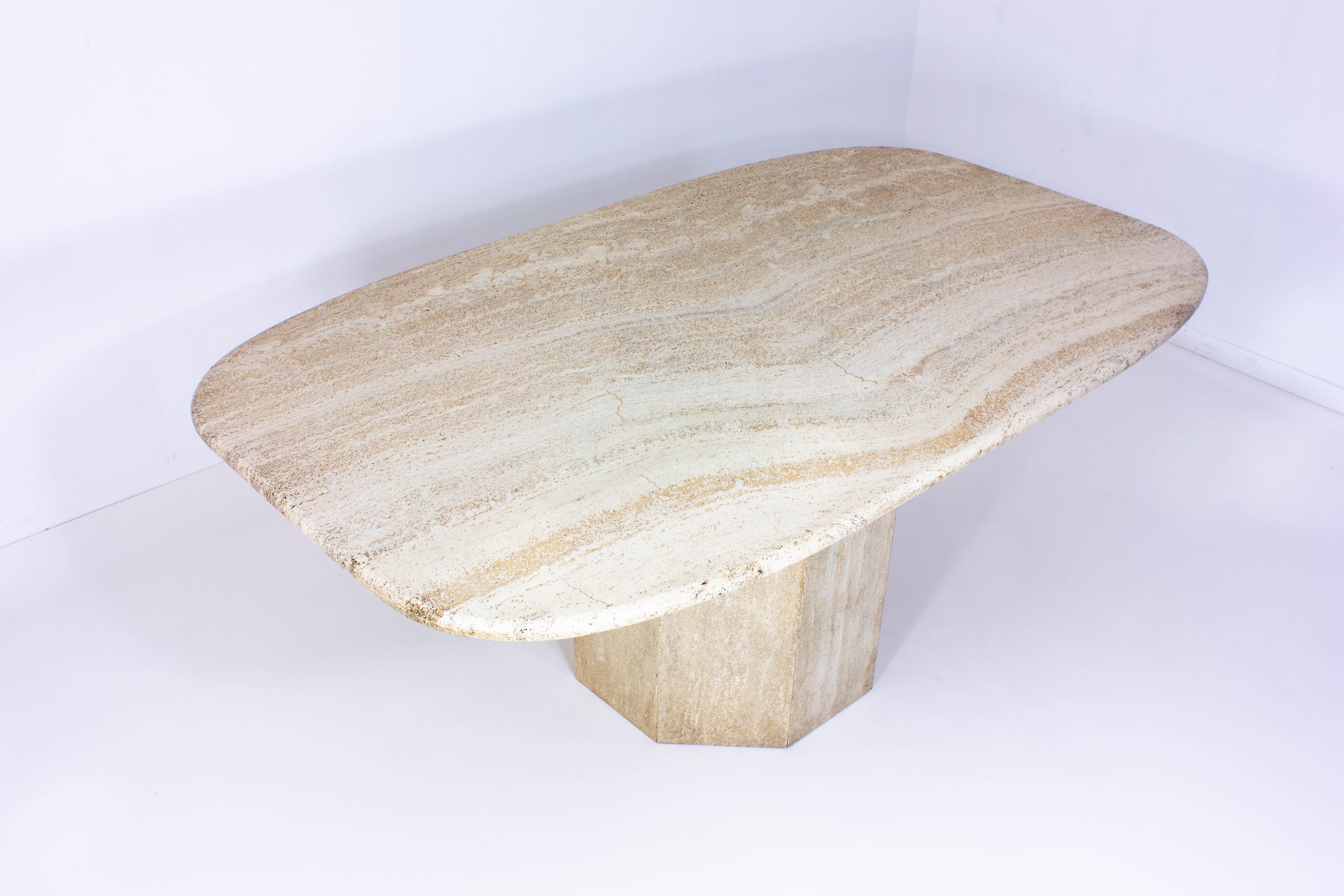 Stylish Travertine Dining Table, Italy 1970s In Excellent Condition In Antwerpen, VAN