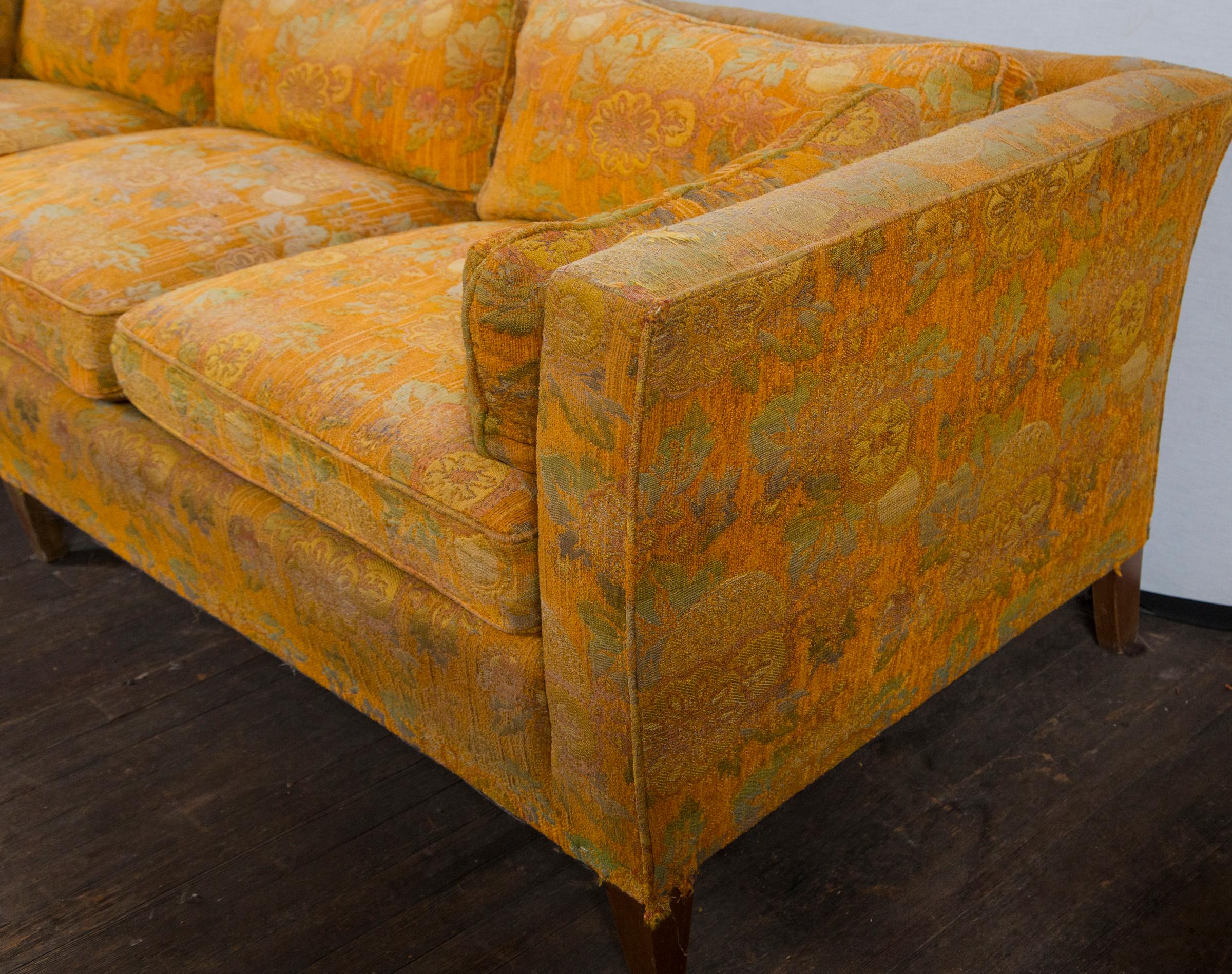 Stylish Tuxedo Sofa In Good Condition In Stamford, CT
