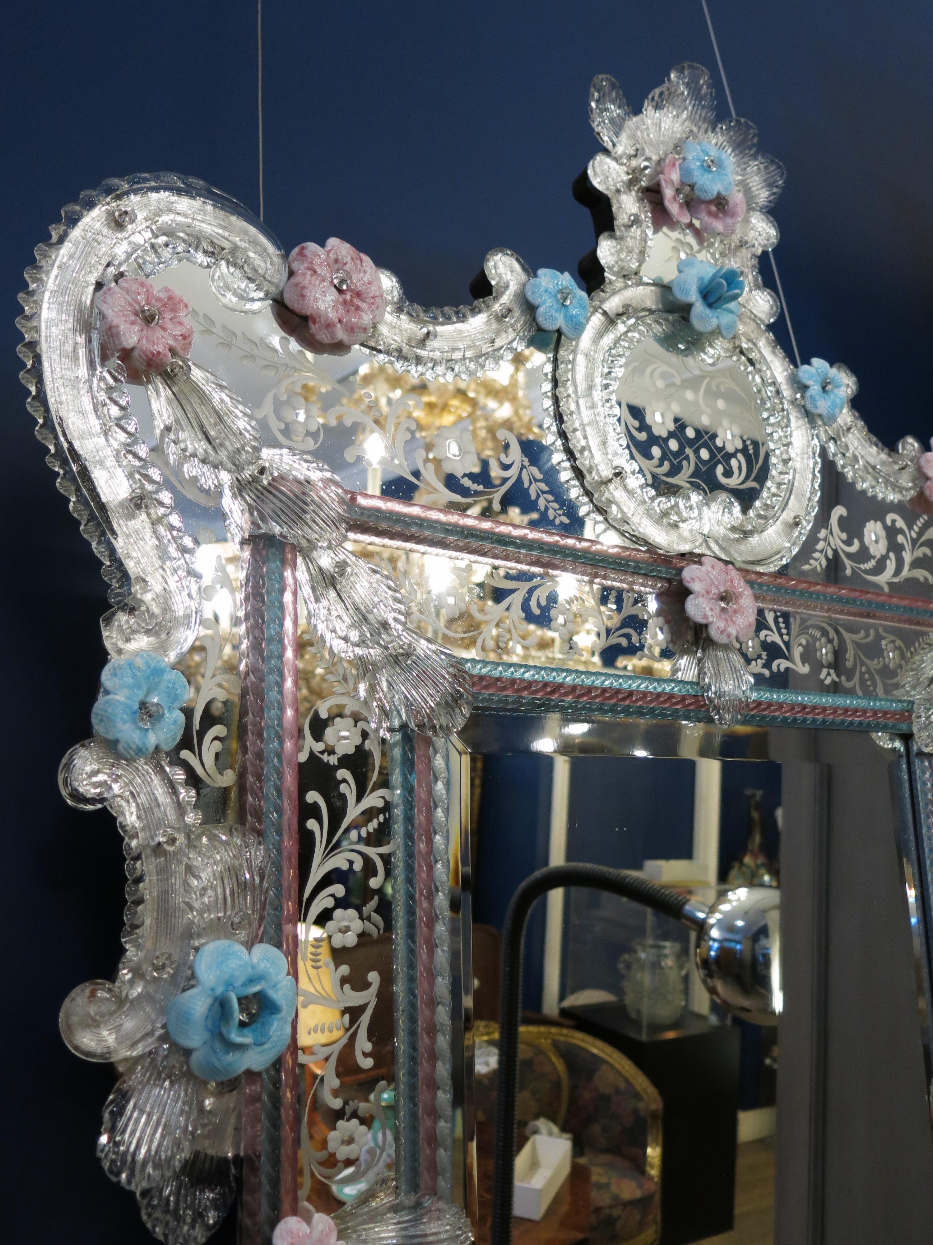 20ième siècle Miroir mural vénitien en verre de Murano élégant, vers 1910 en vente