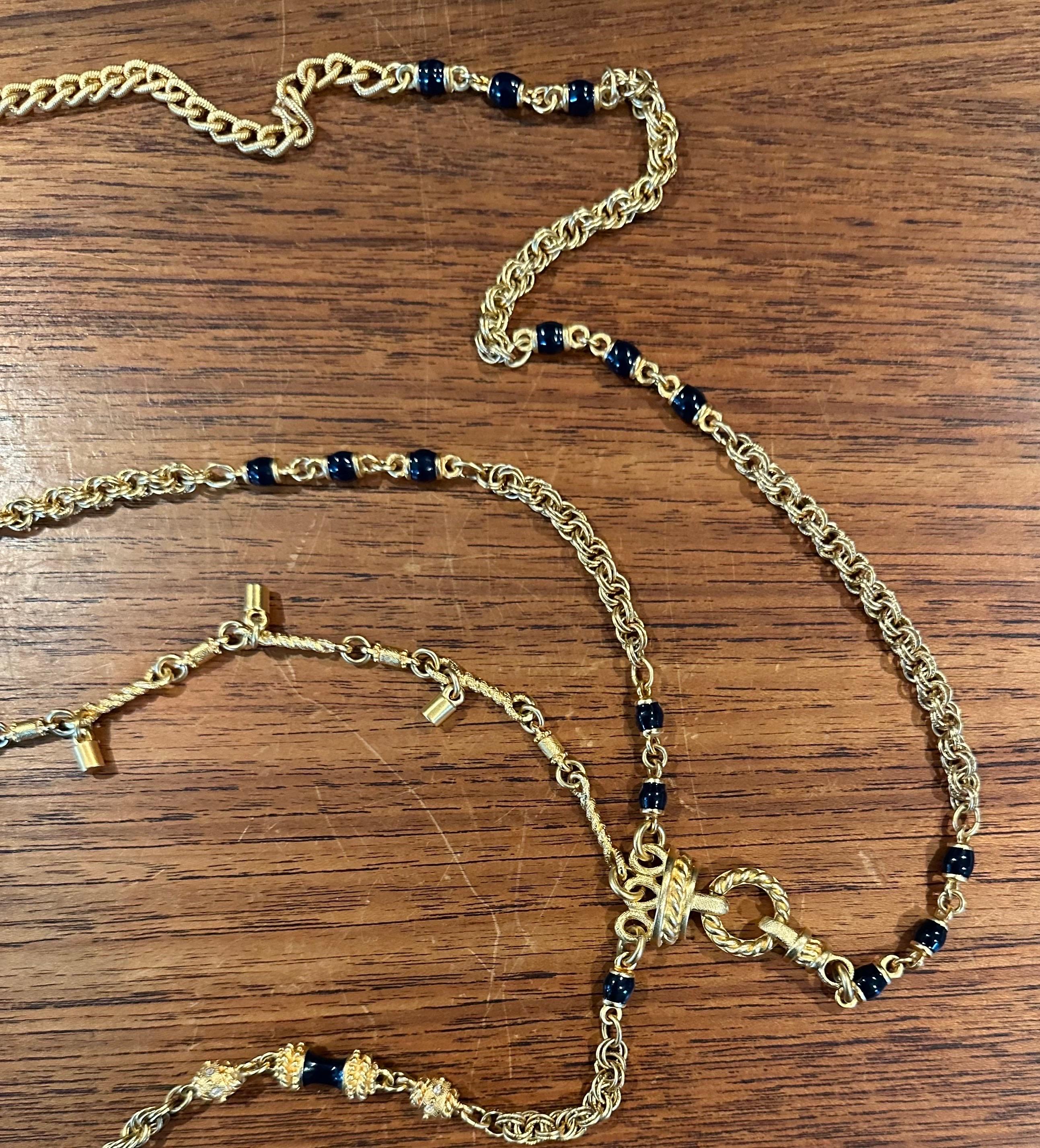 Stilvolle Vintage gebürstet Gold Triple Strand Gürtel mit Swivel Clip von St. John im Angebot 4
