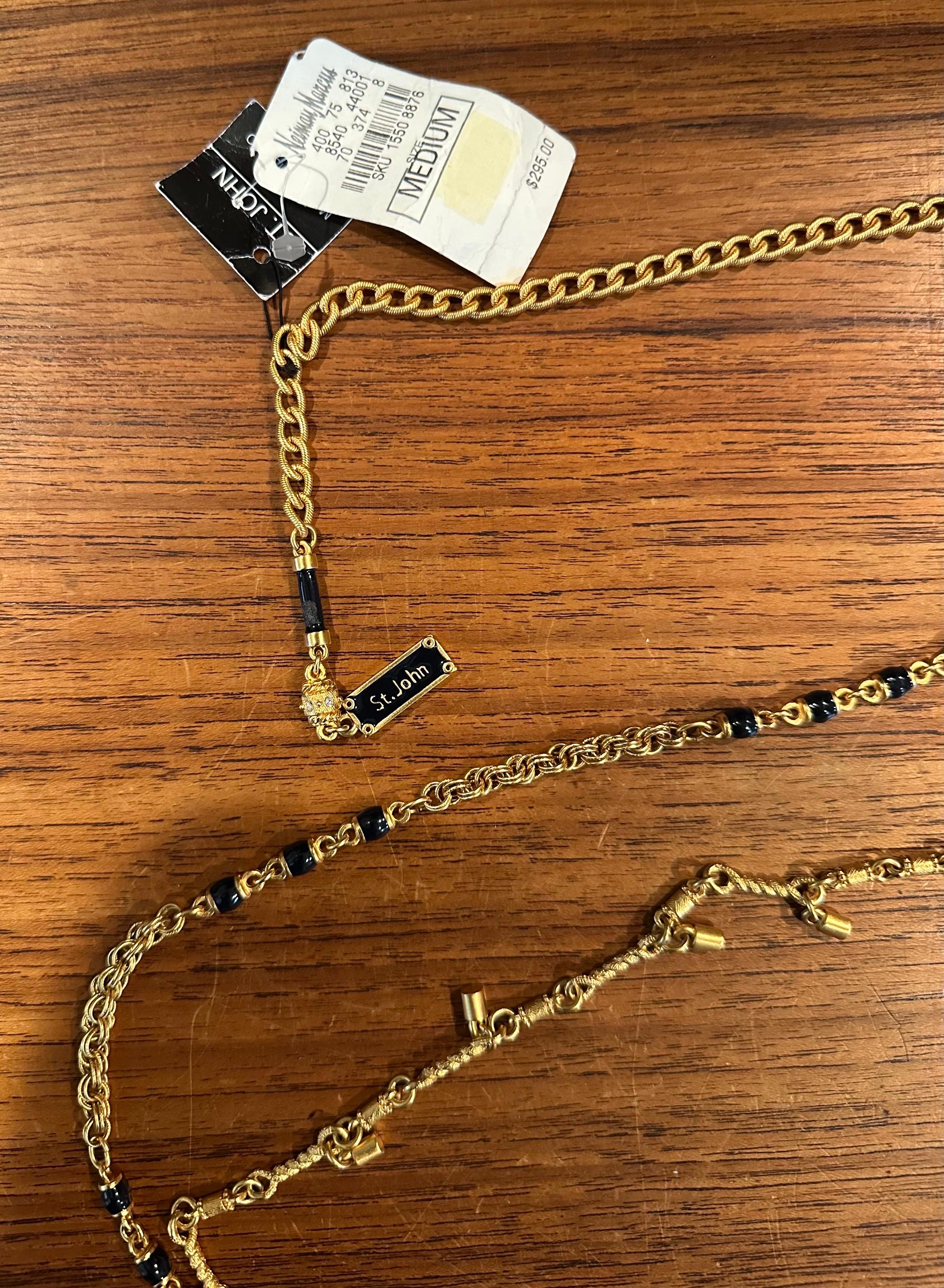 Stilvolle Vintage gebürstet Gold Triple Strand Gürtel mit Swivel Clip von St. John im Angebot 6