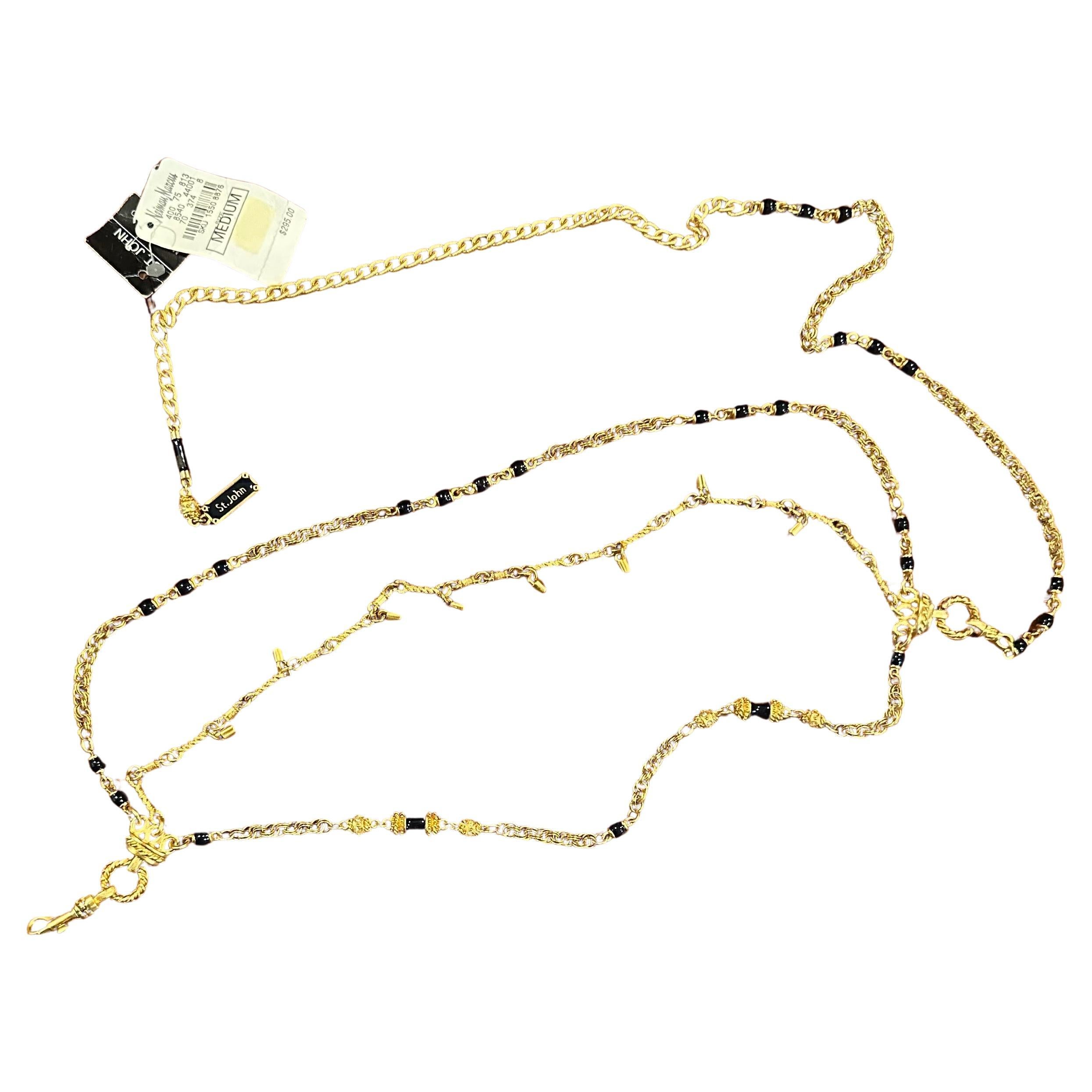 Stilvoller dreifacher Damengürtel aus gebürstetem Gold mit drehbaren Clipverschlüssen (einer an jedem Ende) von St. John für Neiman Marcus, ca. 1980er Jahre.  Das Stück ist in neuem, unbenutztem Zustand und trägt noch die Original-Etiketten.  Dieser