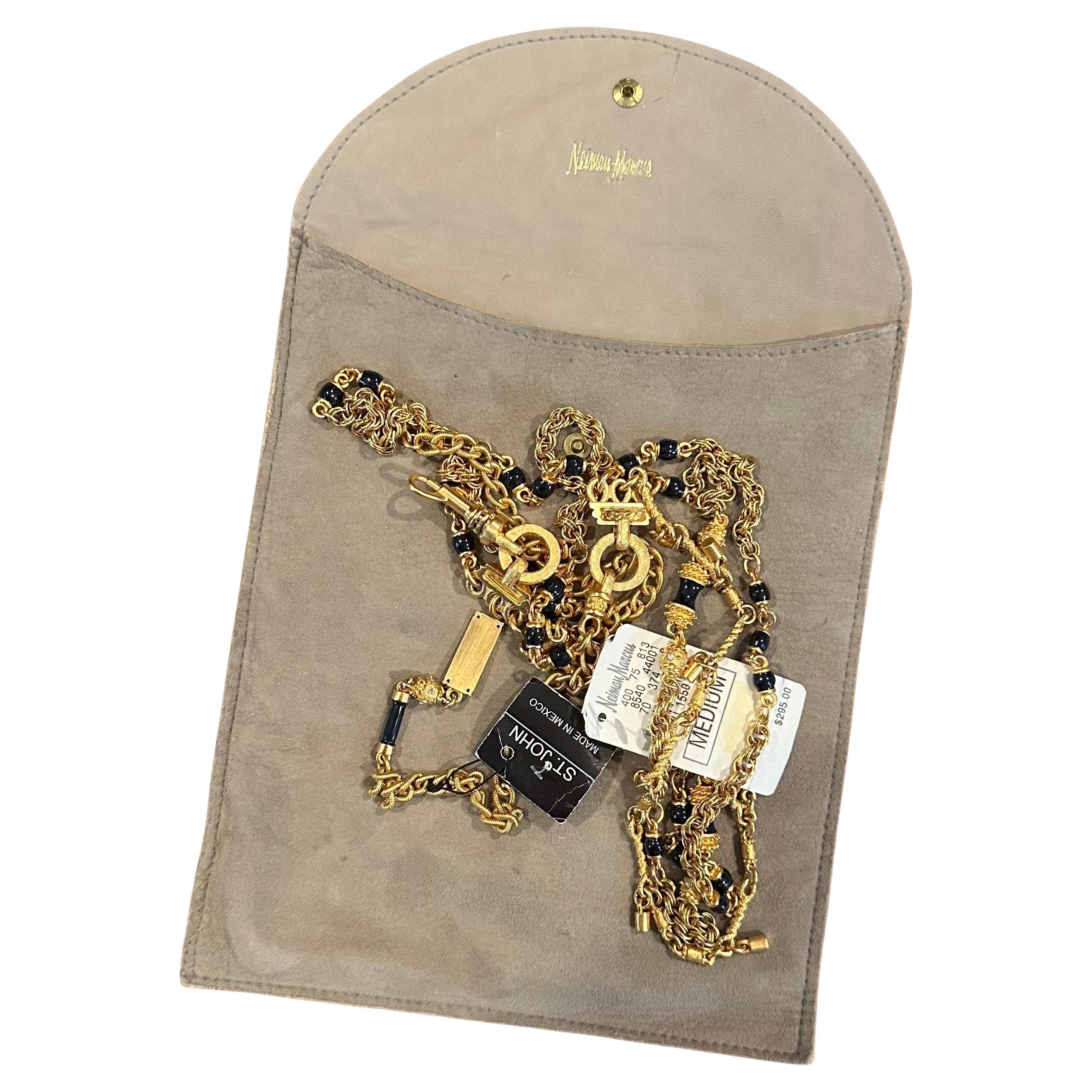 Stilvolle Vintage gebürstet Gold Triple Strand Gürtel mit Swivel Clip von St. John (20. Jahrhundert) im Angebot