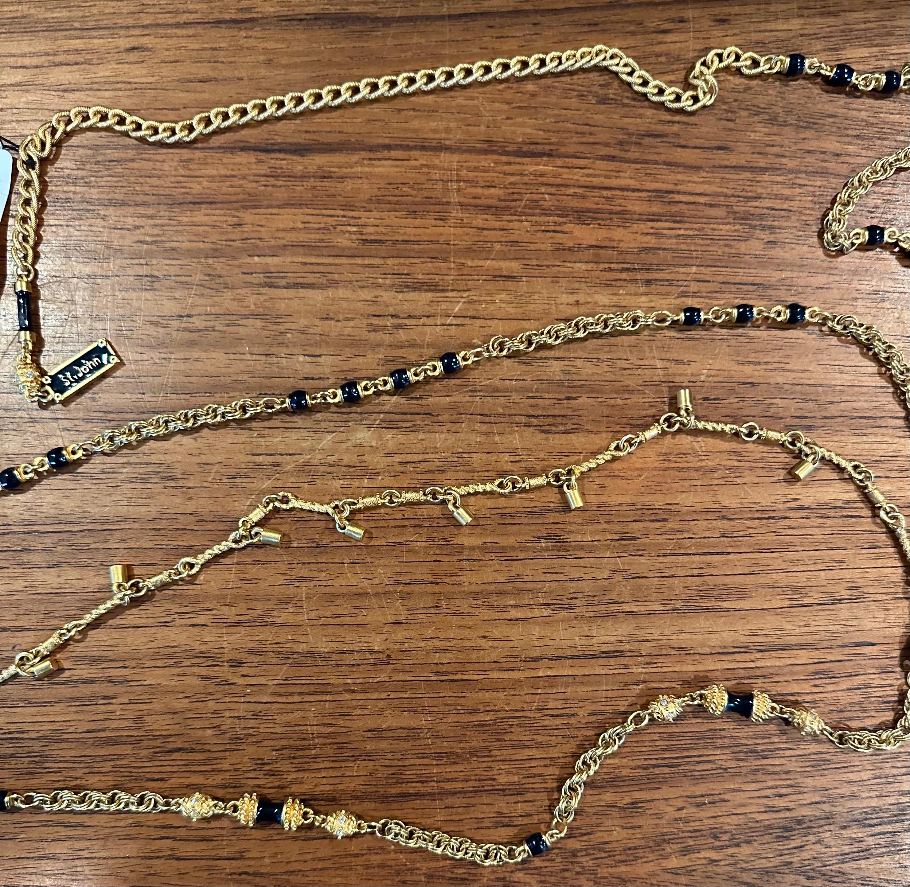 Stilvolle Vintage gebürstet Gold Triple Strand Gürtel mit Swivel Clip von St. John im Angebot 1