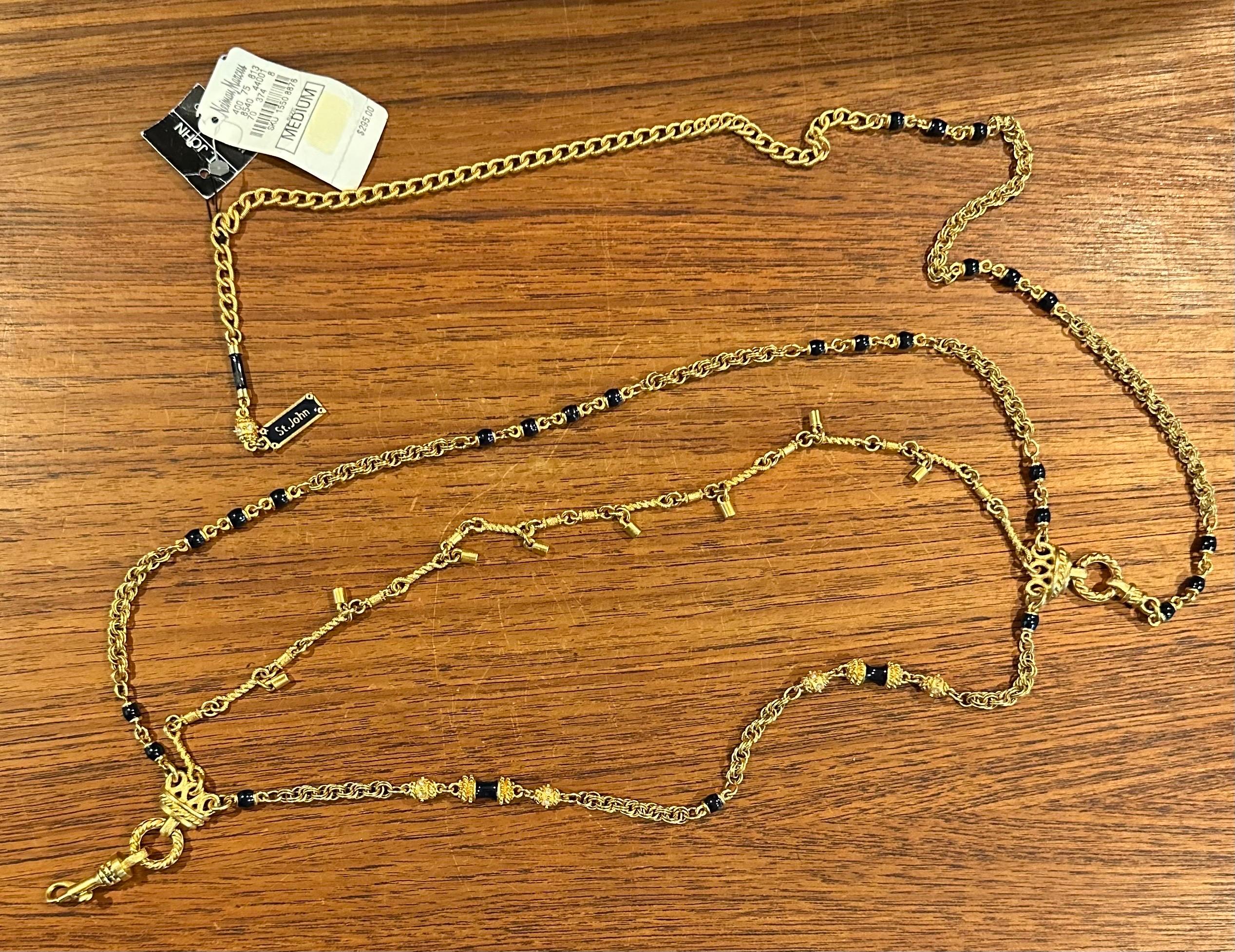 Stilvolle Vintage gebürstet Gold Triple Strand Gürtel mit Swivel Clip von St. John im Angebot 3