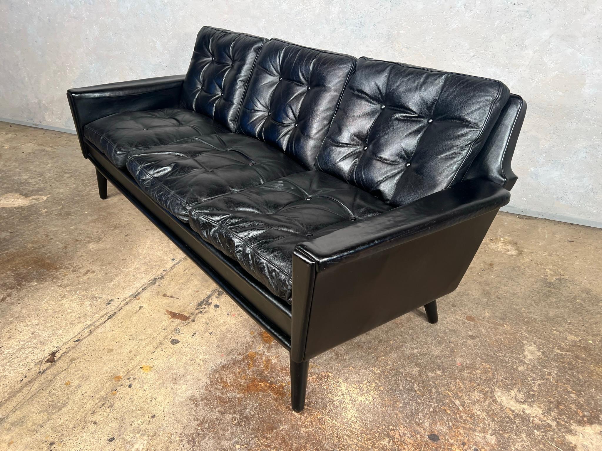20th Century Stylish Vintage Danish Black Leather Three Seater Sofa For Sale