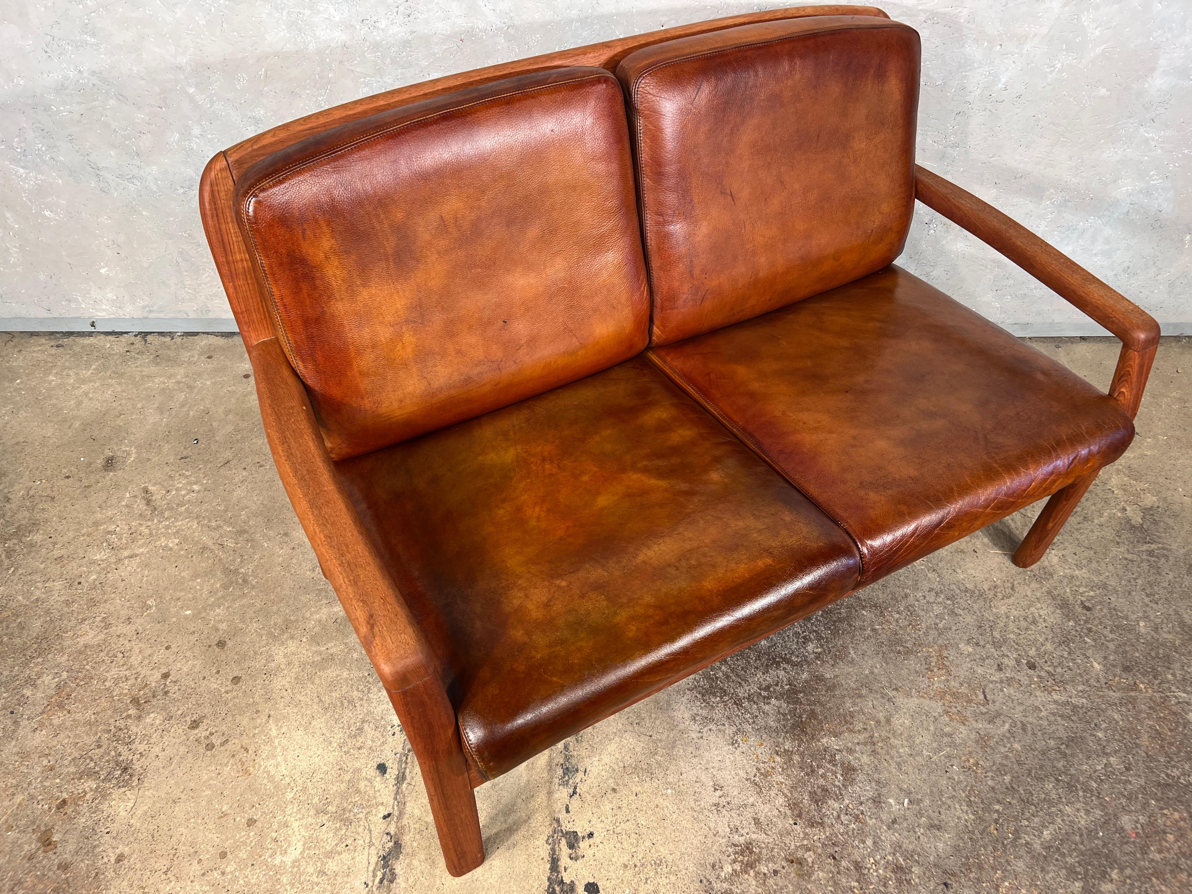 Stylish Vintage Drylund Danish 70 Two Seater Leather Sofa Solid Teak Frame #550 For Sale 3