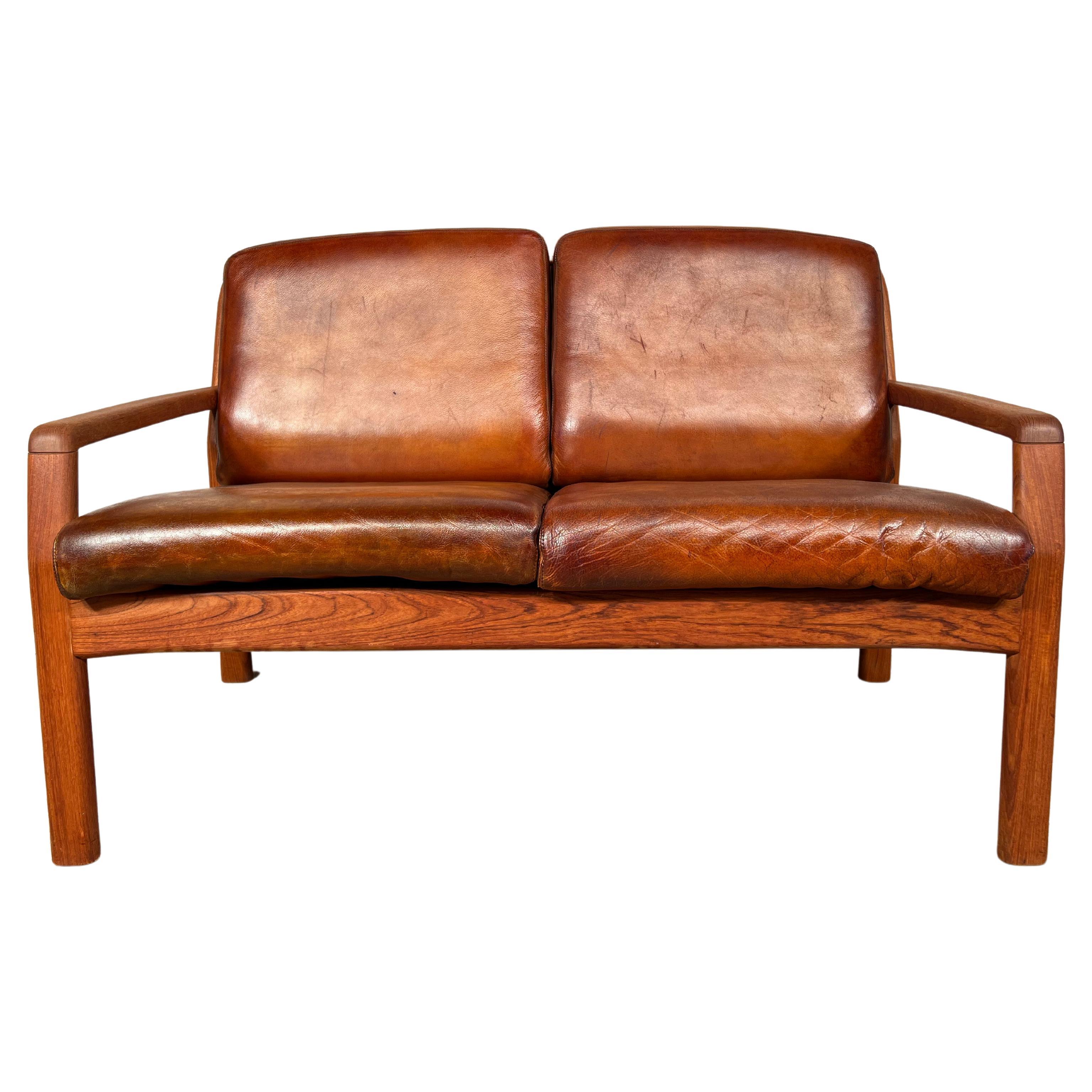 Stylish Vintage Drylund Danish 70 Two Seater Leather Sofa Solid Teak Frame #550 For Sale