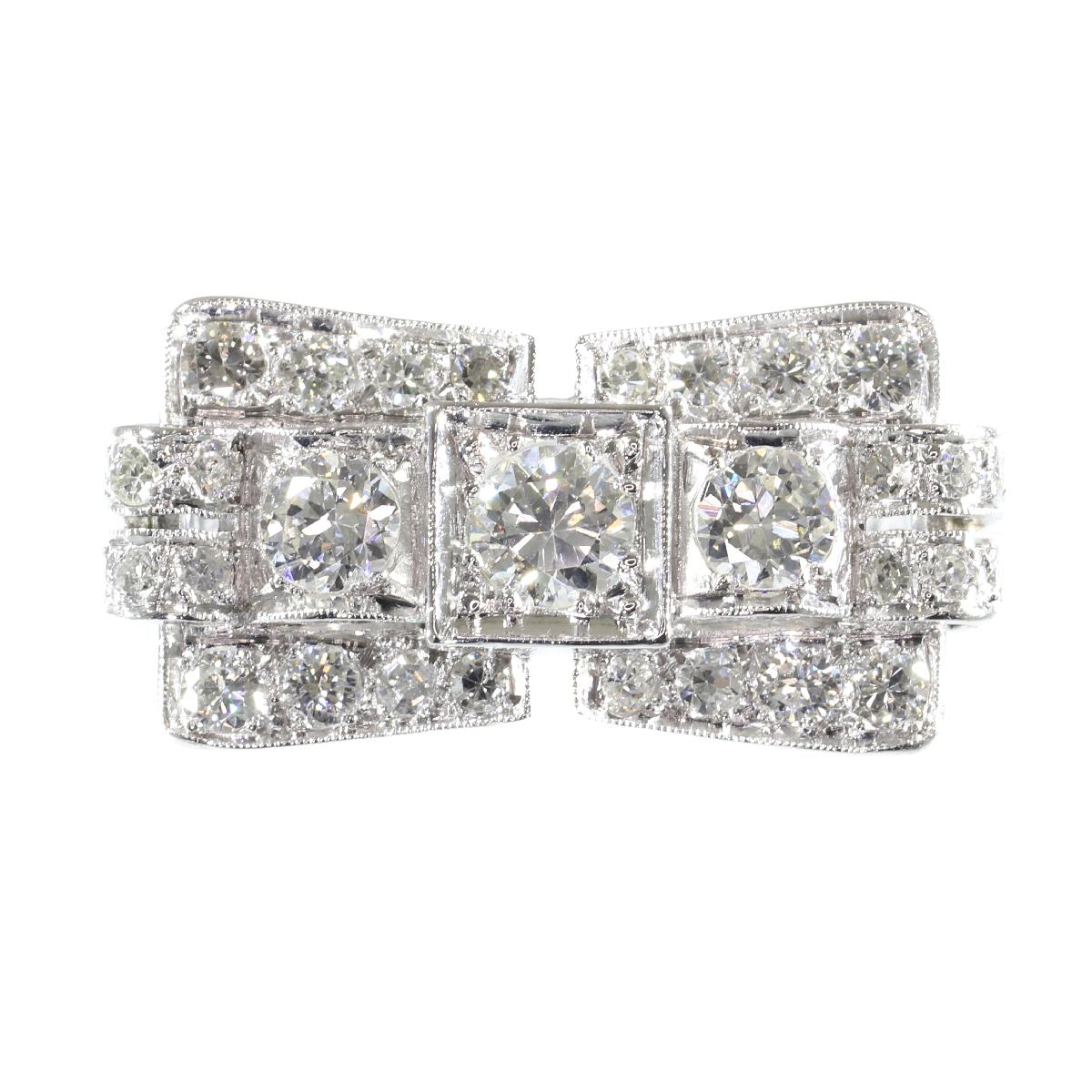Antique jewelry object group: ring

Condition: very good condition

Ring size Continental: 57 & 18¼ , Size US 8 , Size UK: P½
Free resizing (only for extreme resizing we have to charge).

Do you wish for a 360° view of this unique jewel?
Just send