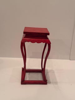 Table d'appoint carrée vintage en laque rouge