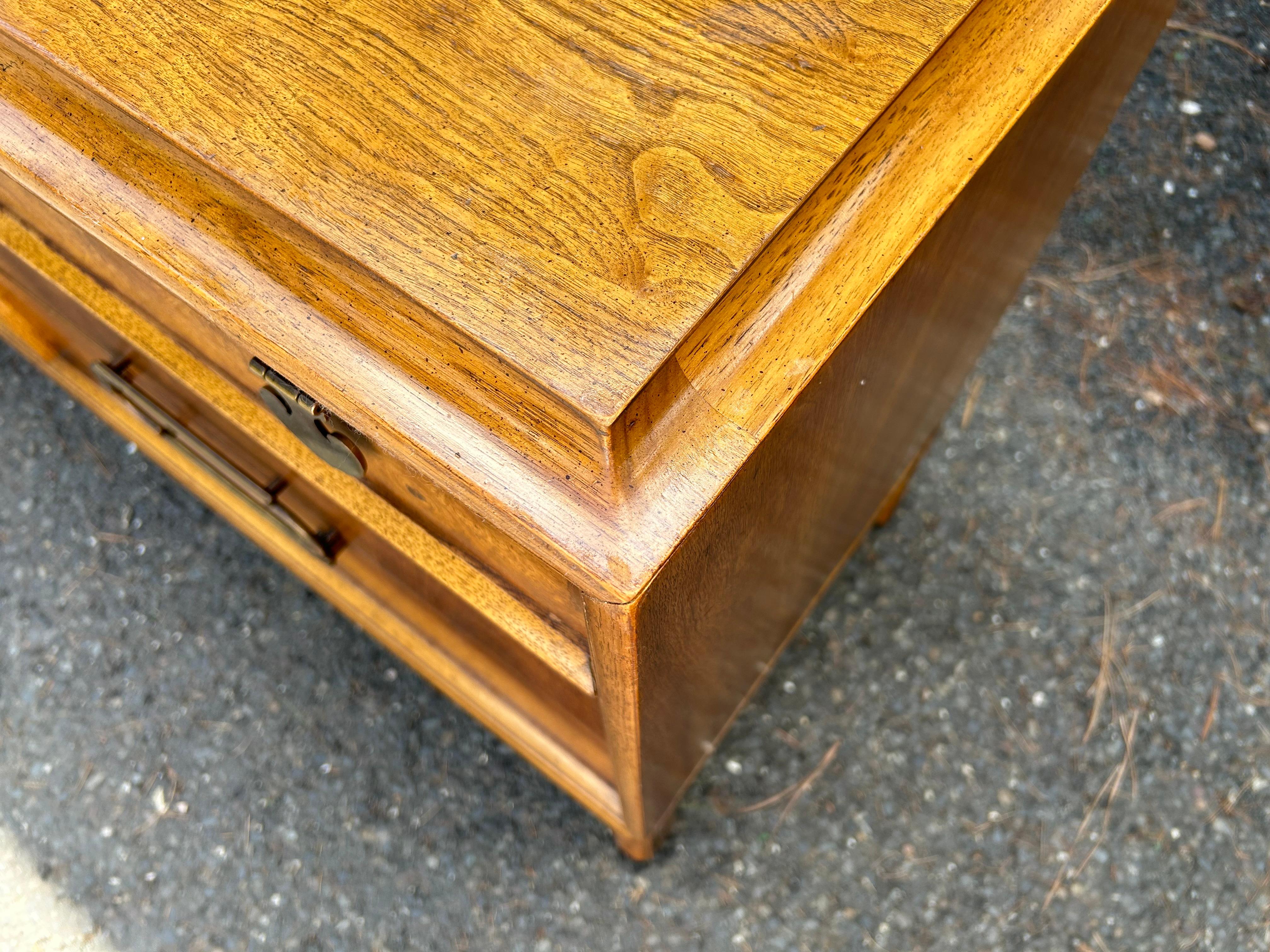 Stylish Vintage Thomasville Burl Wood Drawers Walnut Credenza Mid-Century (Crédence à tiroirs en bois de ronce) en vente 4