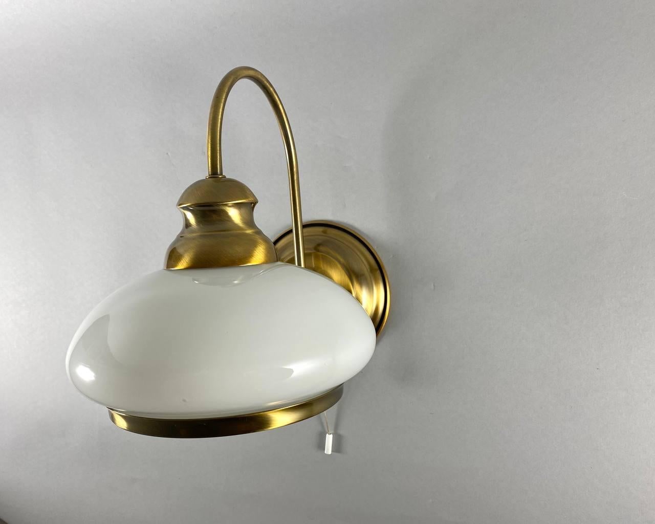Stylish Wall Lamp from Shunda Lighting, China Vintage Wall Lamp In Good Condition For Sale In Bastogne, BE