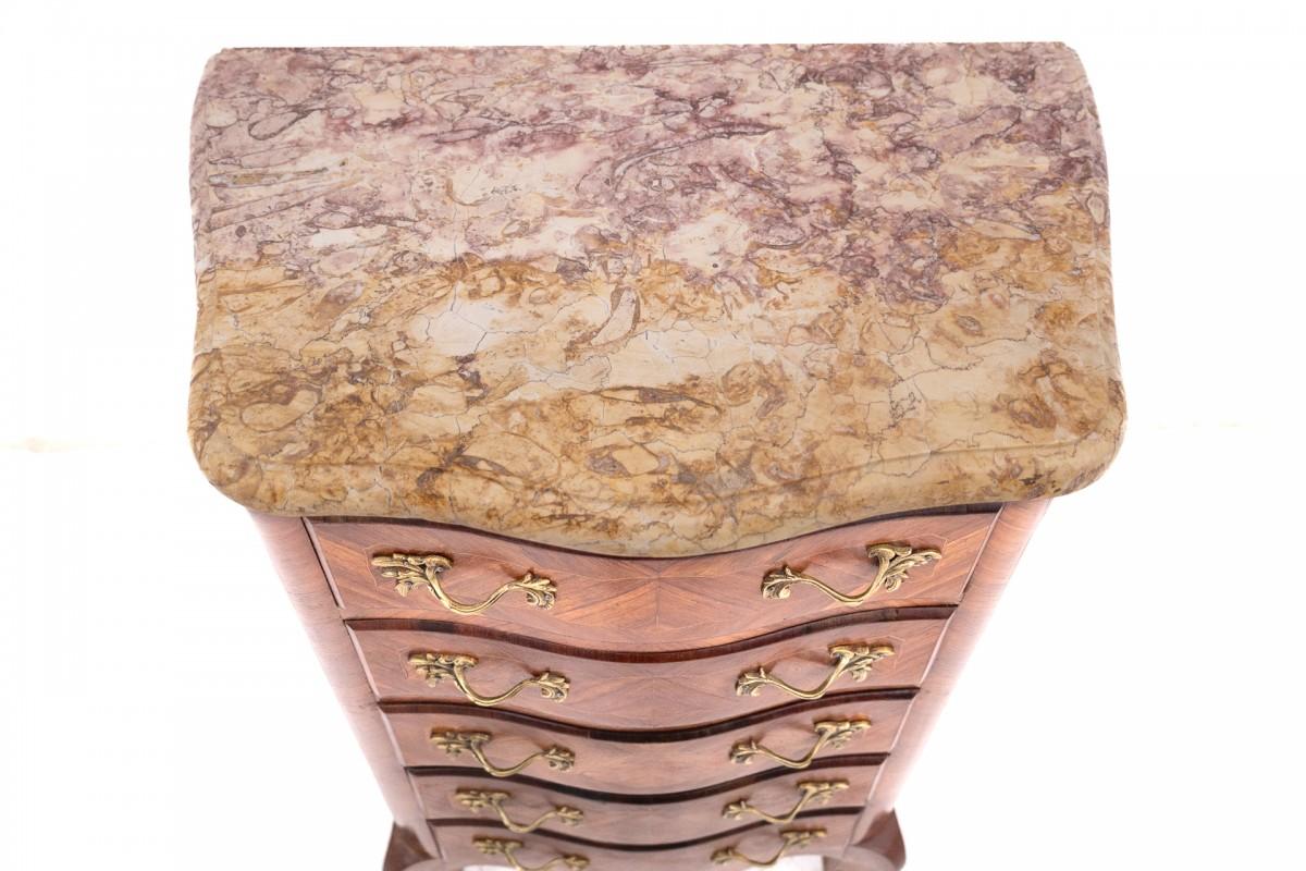 Stylish walnut chiffonier with marble top. In Good Condition For Sale In Chorzów, PL