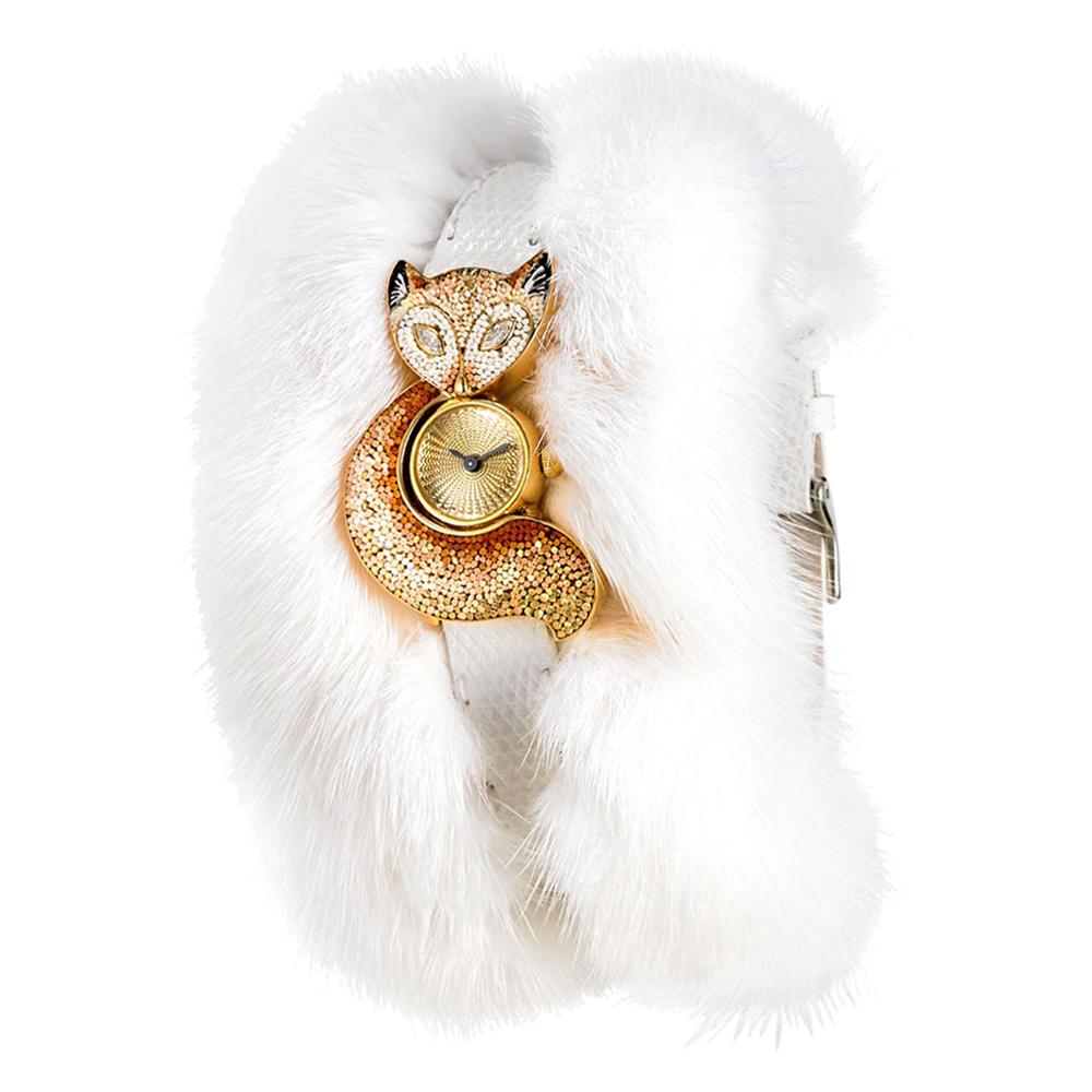 Montre élégante en or jaune, diamant blanc, python et bracelet en fourrure décoré de micro-mosaïque en vente