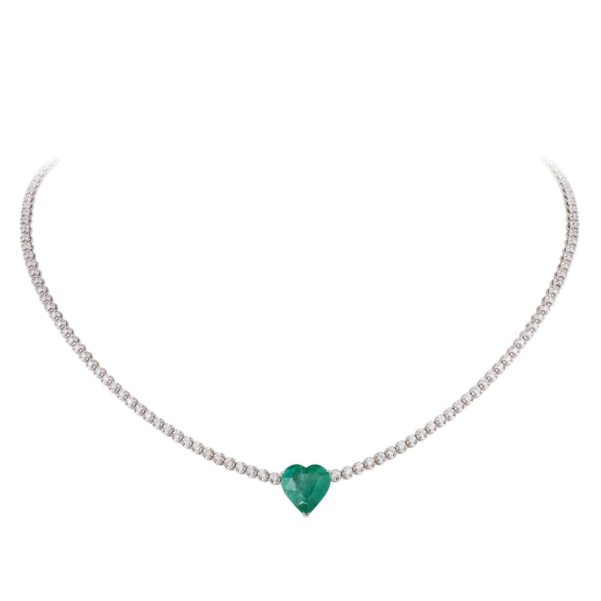 Stylish White Gold 18K Necklace Emerald Diamond for Her In New Condition For Sale In Montreux, CH