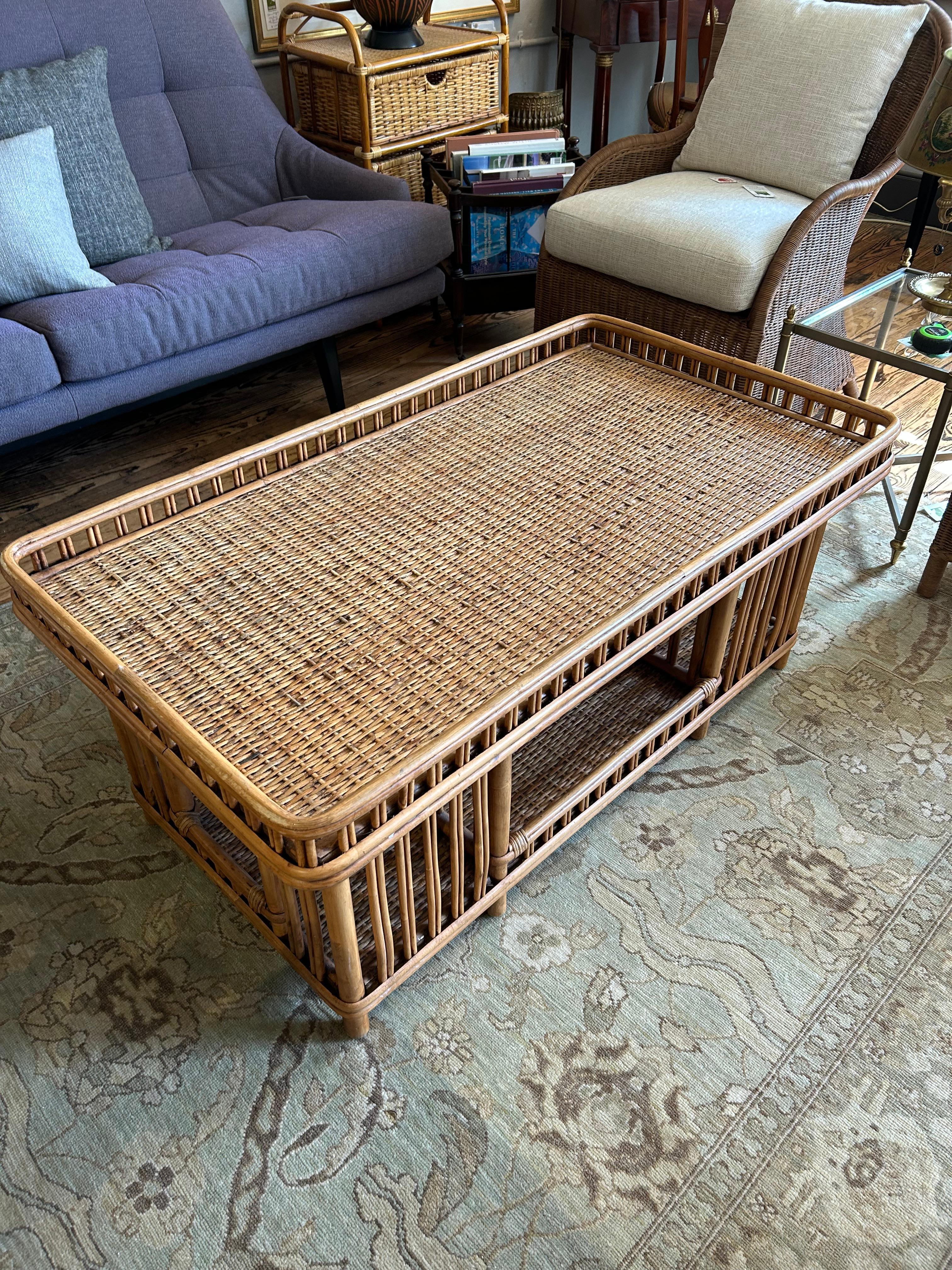 Américain Table basse moderne rectangulaire en osier et en rotin, de style organique en vente