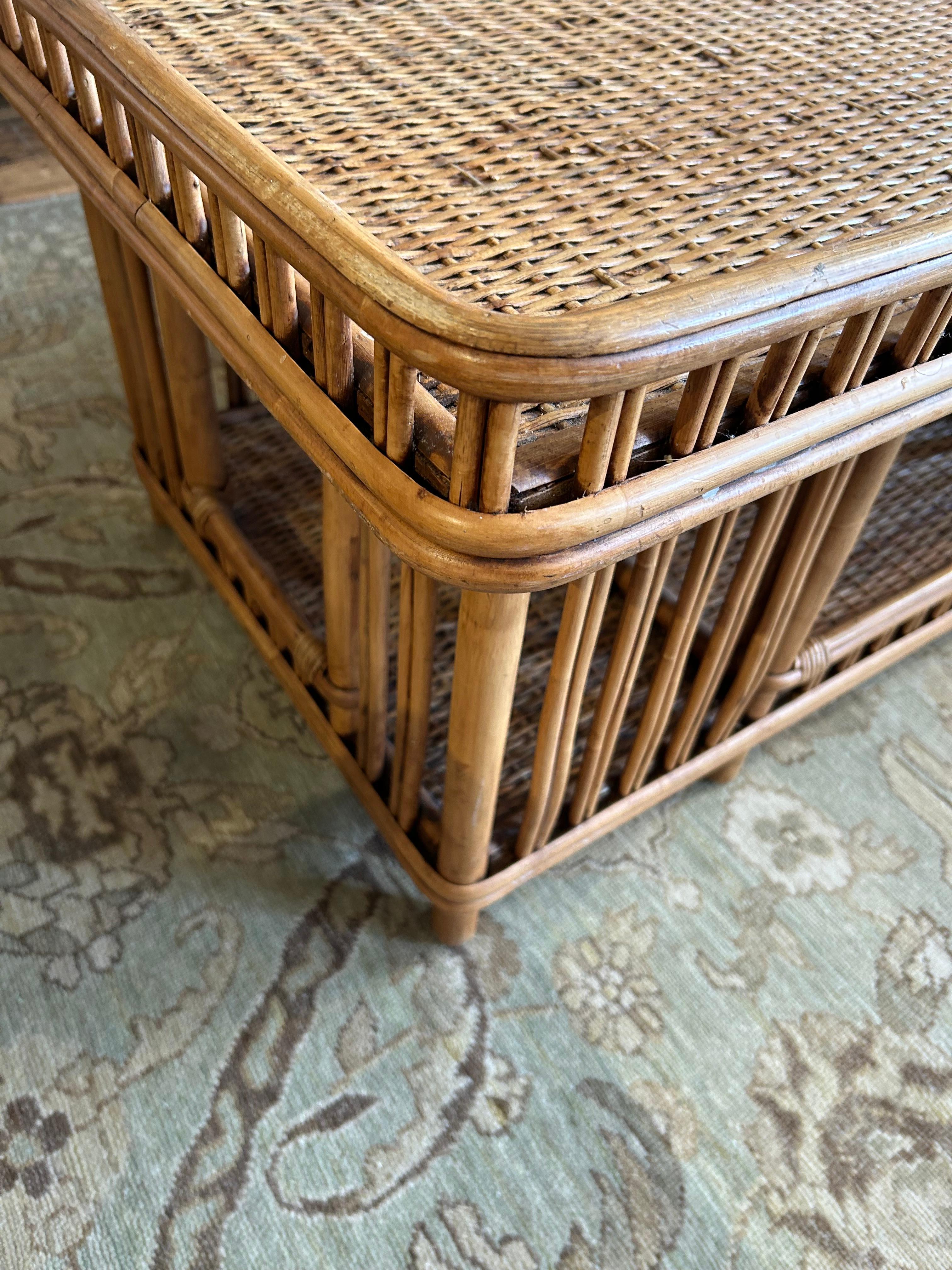 Table basse moderne rectangulaire en osier et en rotin, de style organique Bon état - En vente à Hopewell, NJ