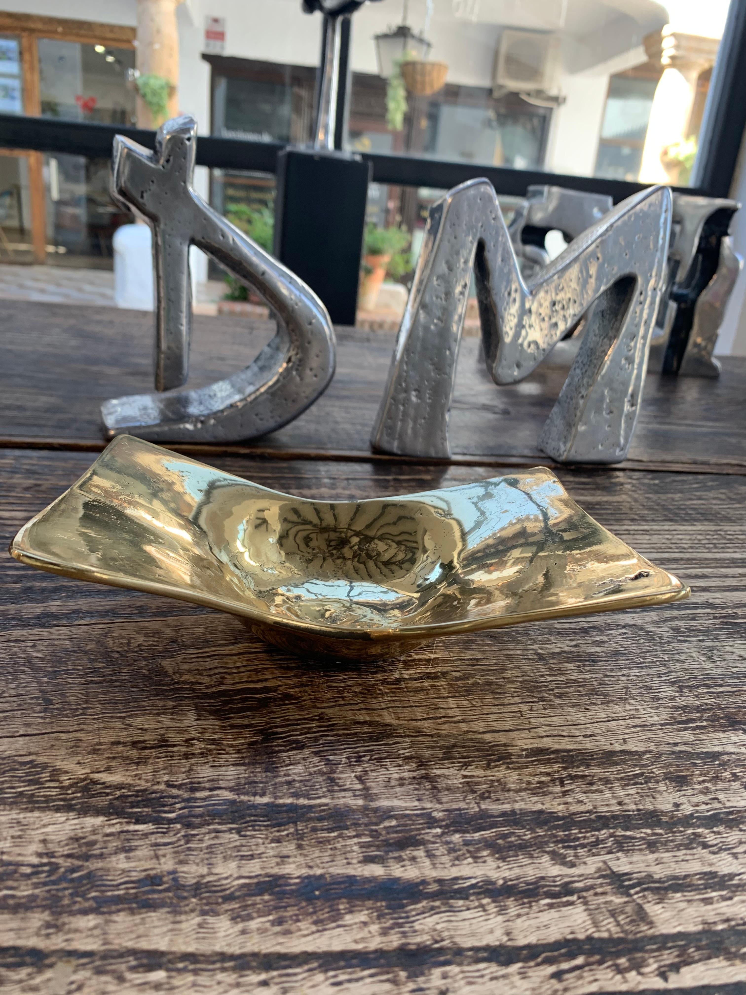 The decorative tray  was created by David Marshall, it is made of  sand cast brass.
Handmade, mounted and finished in our foundry and workshop in Spain from recycled materials.
Certified authentic by the Artist David Marshall with his signature.
The