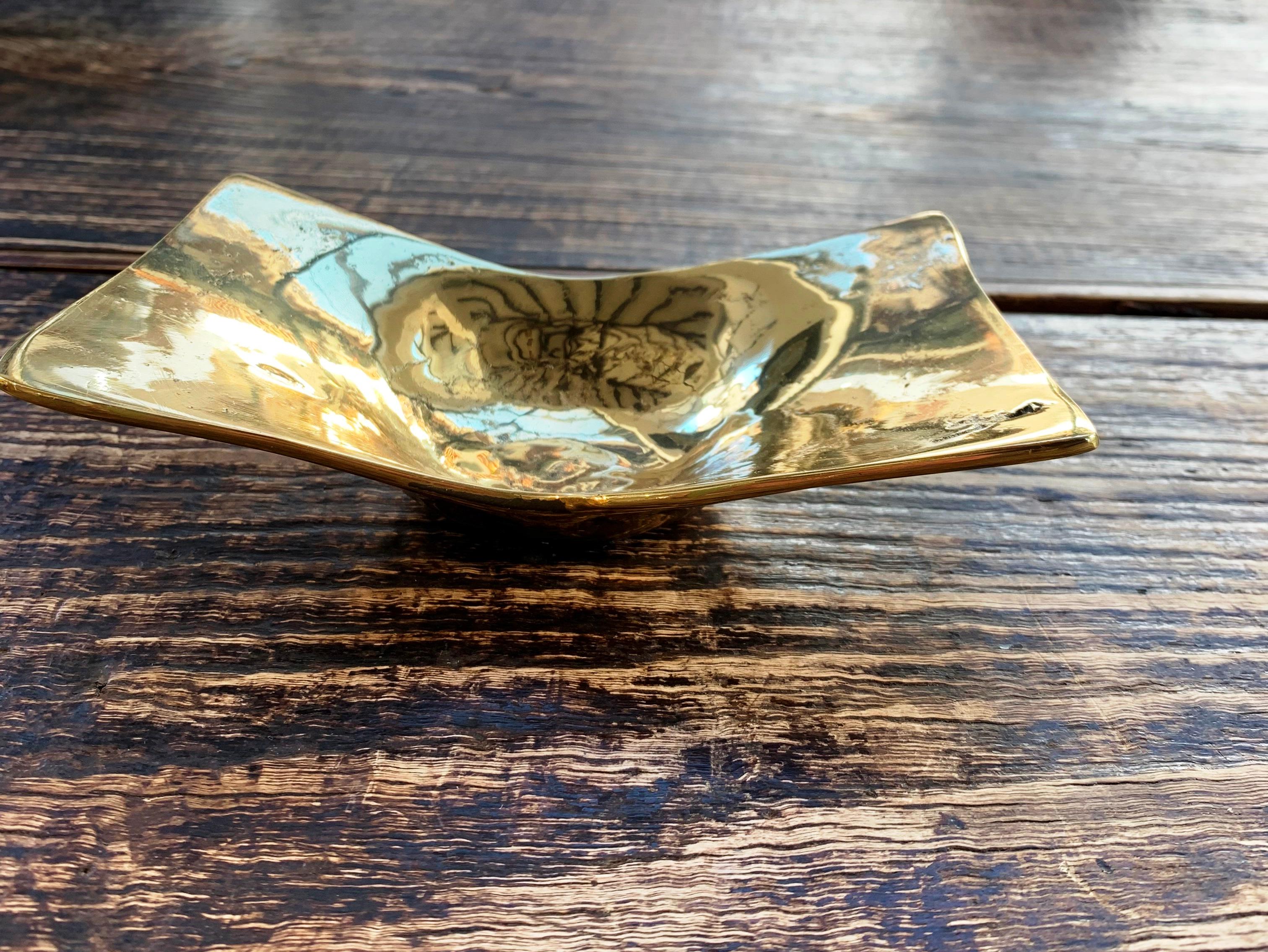 Brutalist Stylish Wing Bowl A076 in cast brass designed by David Marshall  For Sale