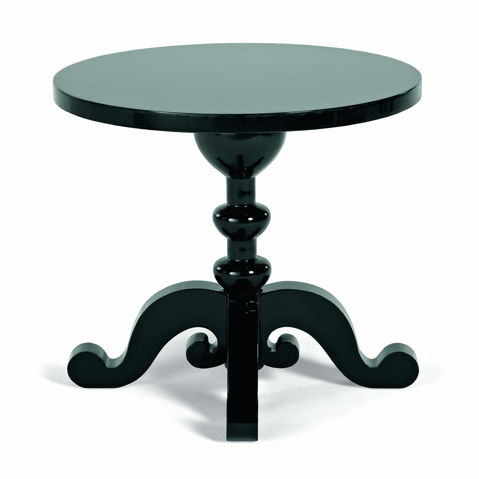 Italian Stylish Wooden Side Table in Lacquered Finish Customizable Different Dimension For Sale