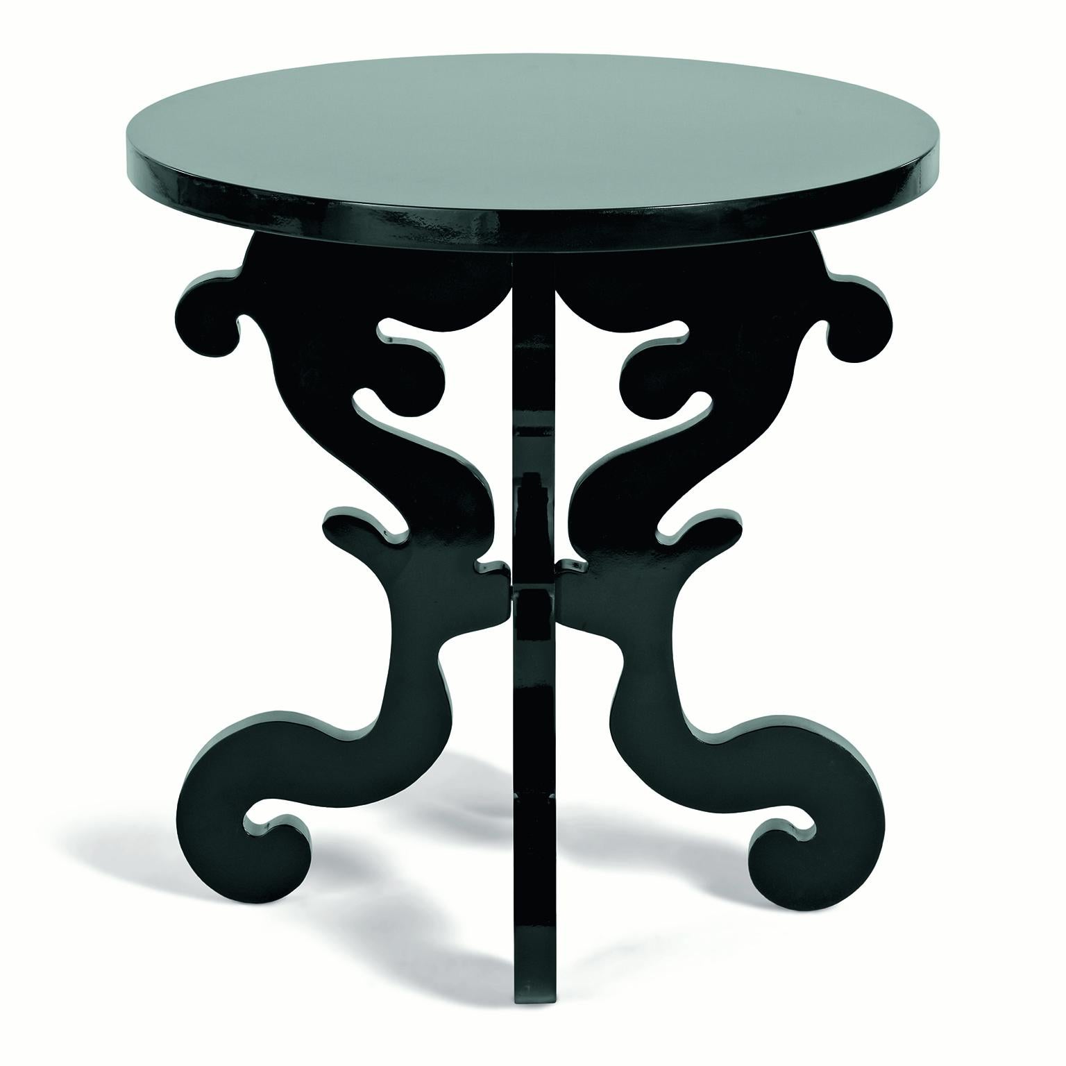 Italian Stylish Wooden Side Table in Lacquered Finish For Sale