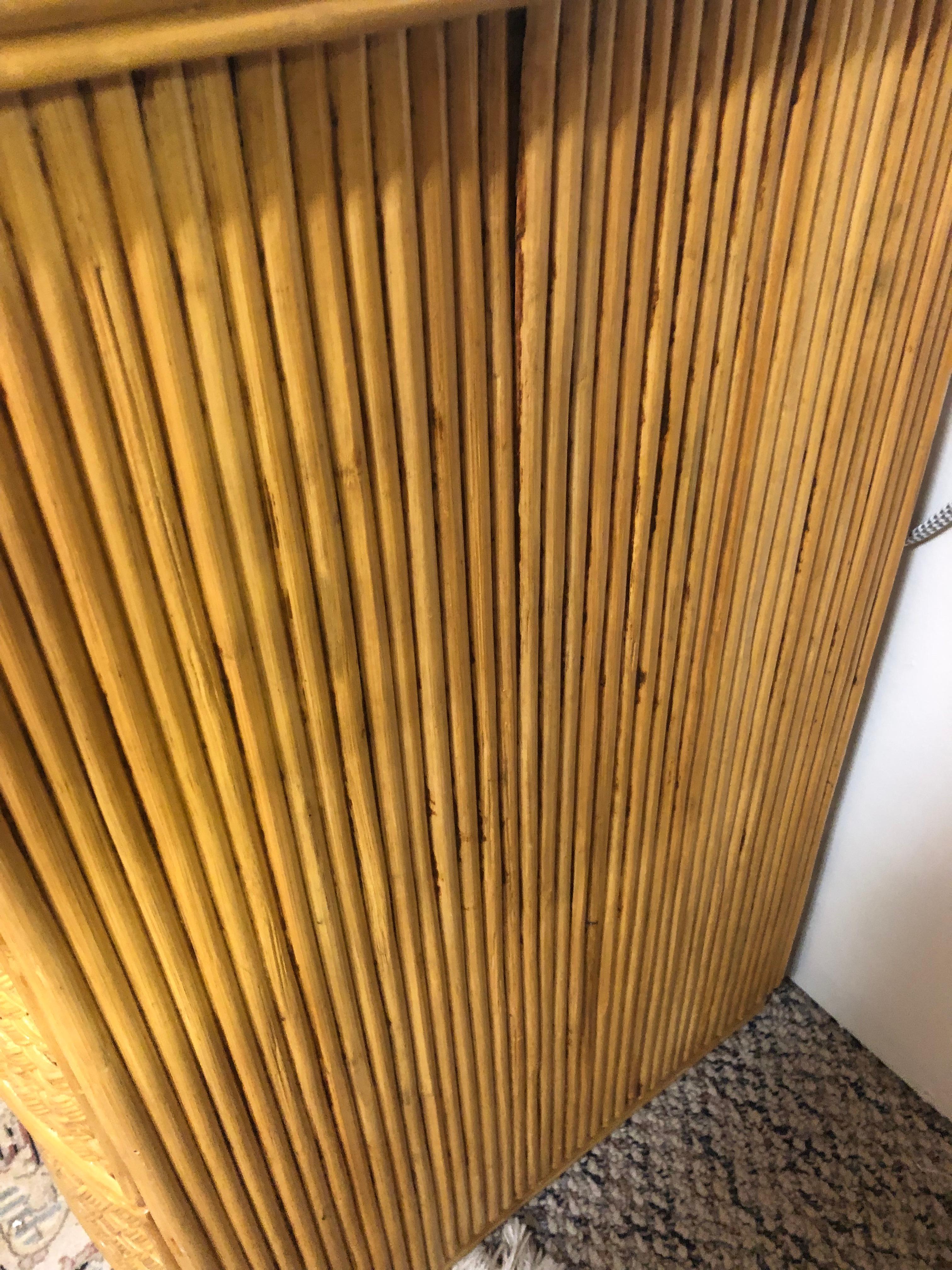 Stilvolle Kommode aus gewebtem Bambus und Rattan (Japanisch) im Angebot