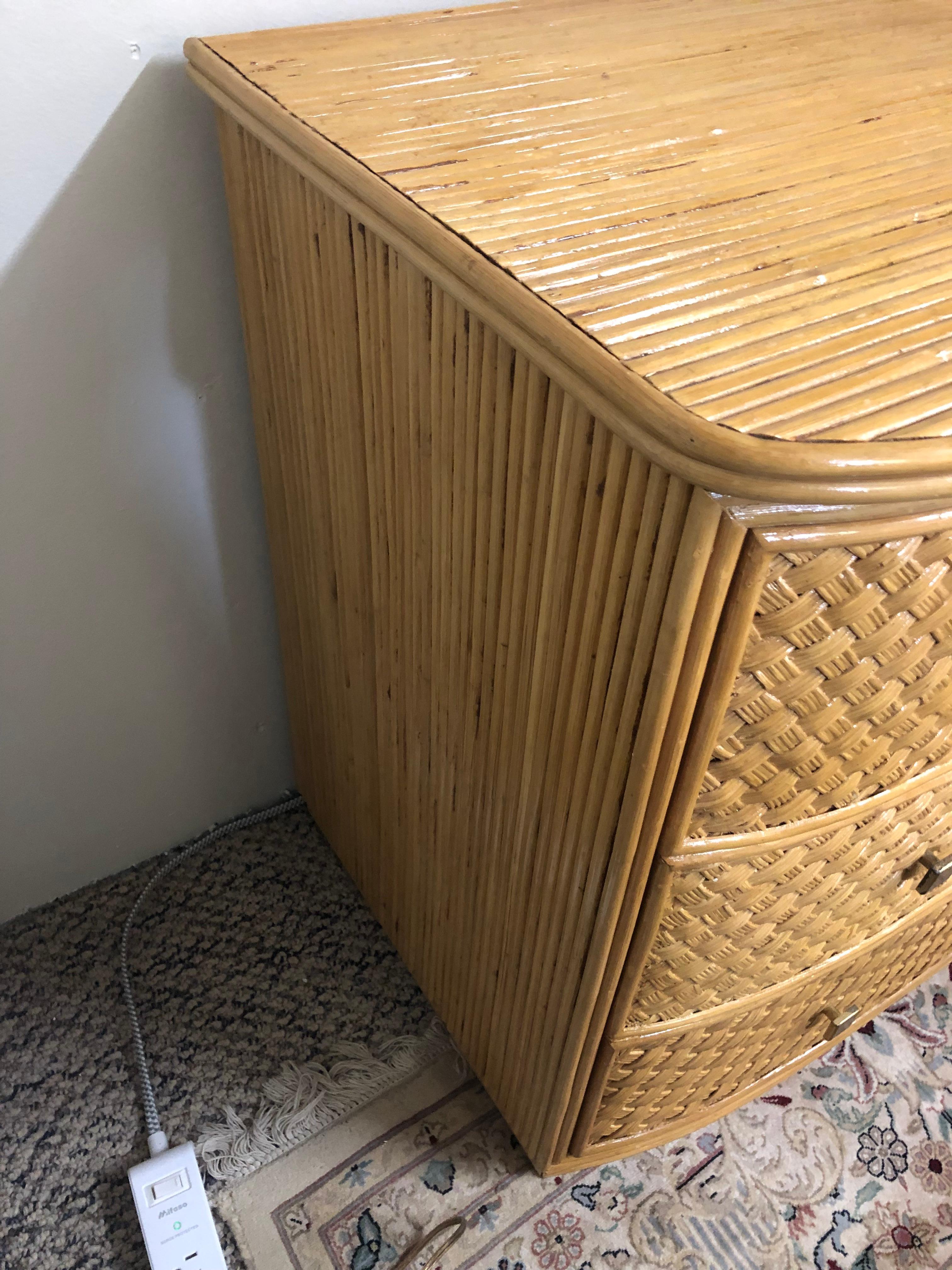 Stylish Woven Bamboo Rattan Chest of Drawers Commode In Good Condition For Sale In Hopewell, NJ