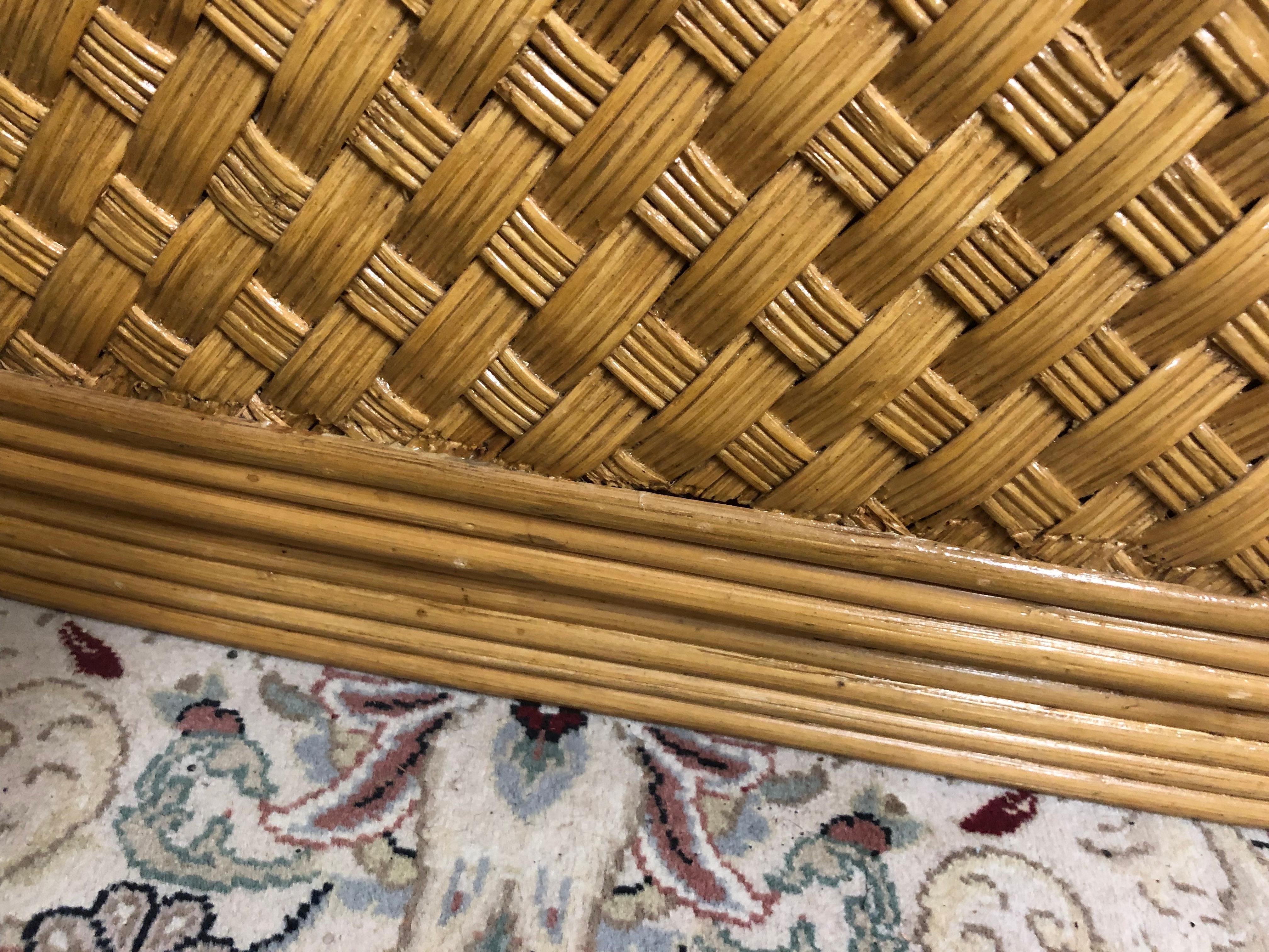 Stilvolle Kommode aus gewebtem Bambus und Rattan im Angebot 2