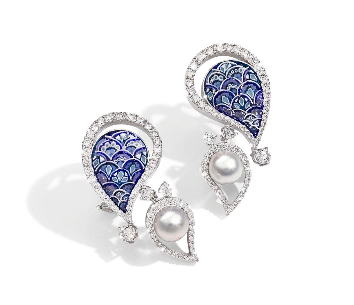 Ohrringe aus Weißgold mit weißen Diamanten, blauen japanischen Akoya-Perlen und NanoMosaik-Perlen (Romantik) im Angebot