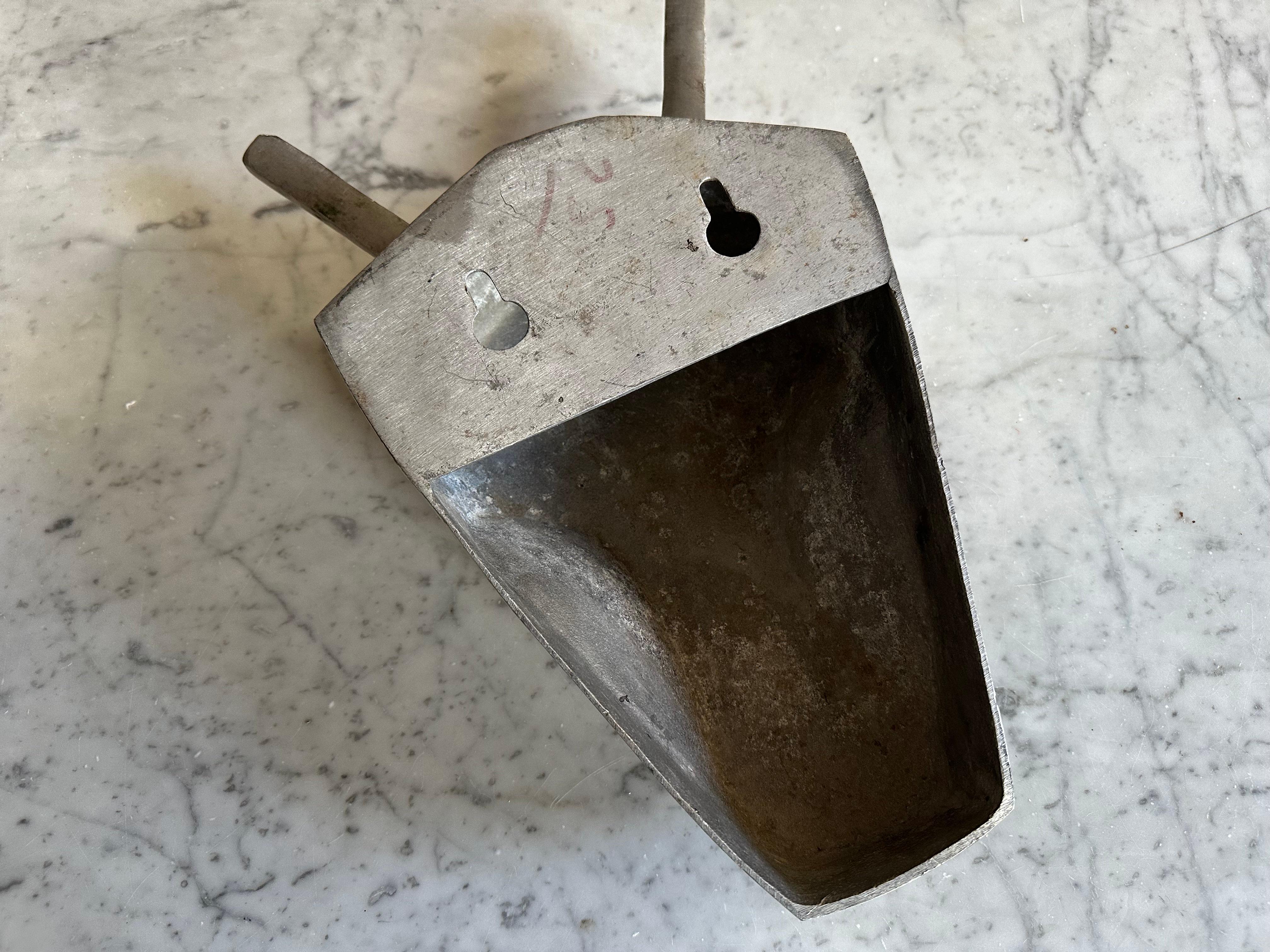 Stylized Aluminum Bull Head – Mid-20th Century Italian Butcher Shop Sign For Sale 8