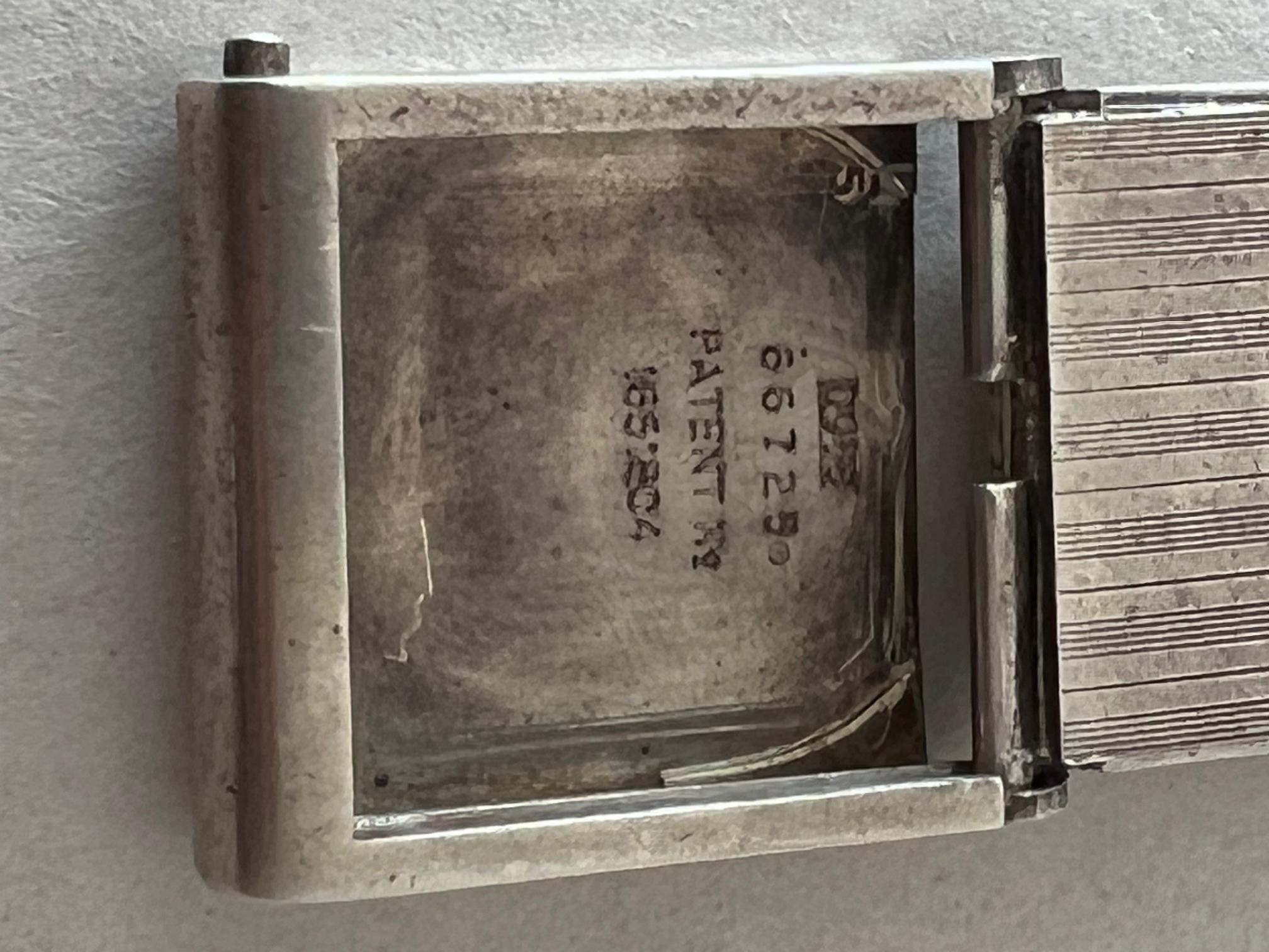 Stilisierte Art Deco emaillierte Reise Uhr in .925 Sterling ca' 1920's für Damen oder Herren im Angebot