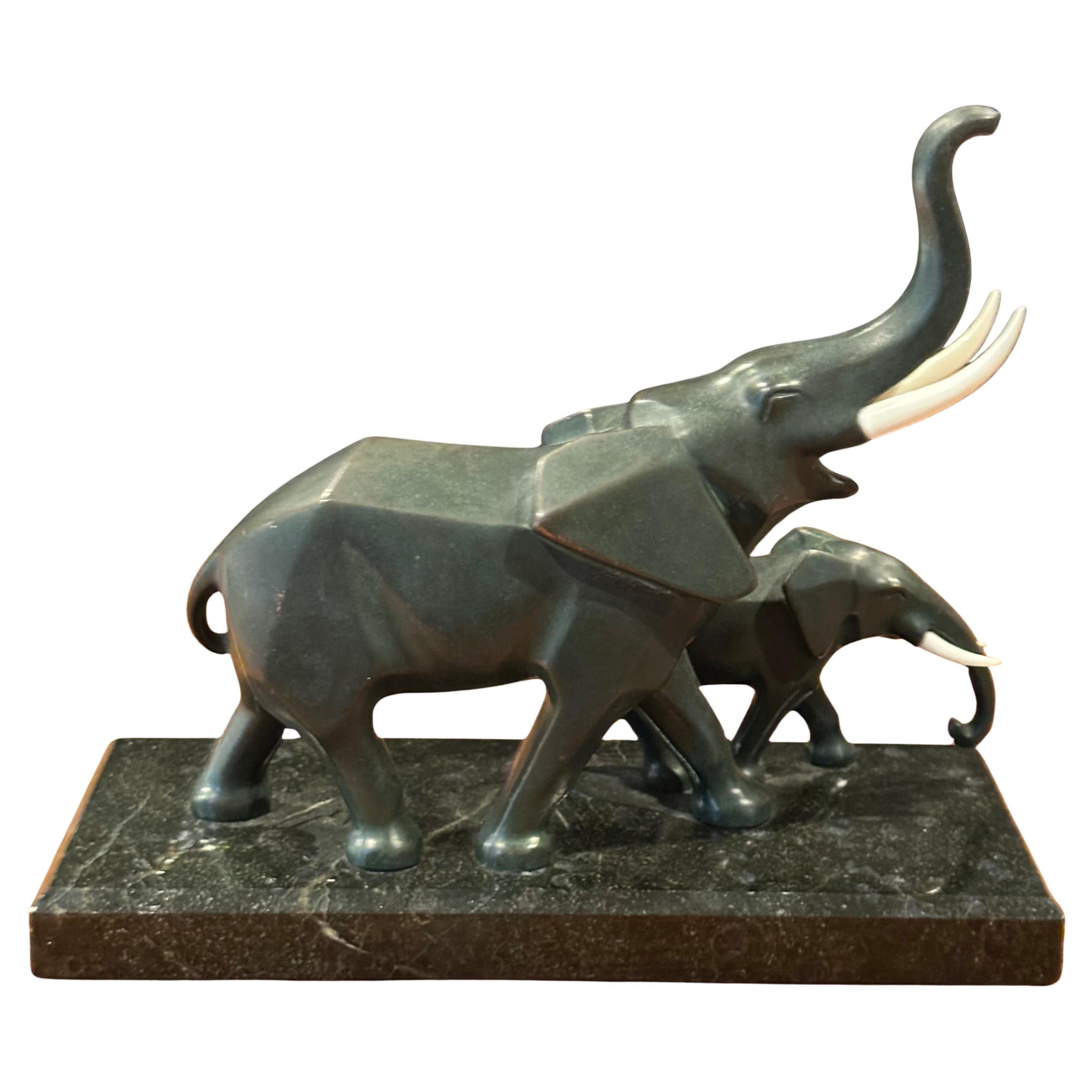 Beautiful stylized art deco style elephants bronze sculpture on marble base, circa 1940s. The piece is in very good vintage condition and measures 9.5