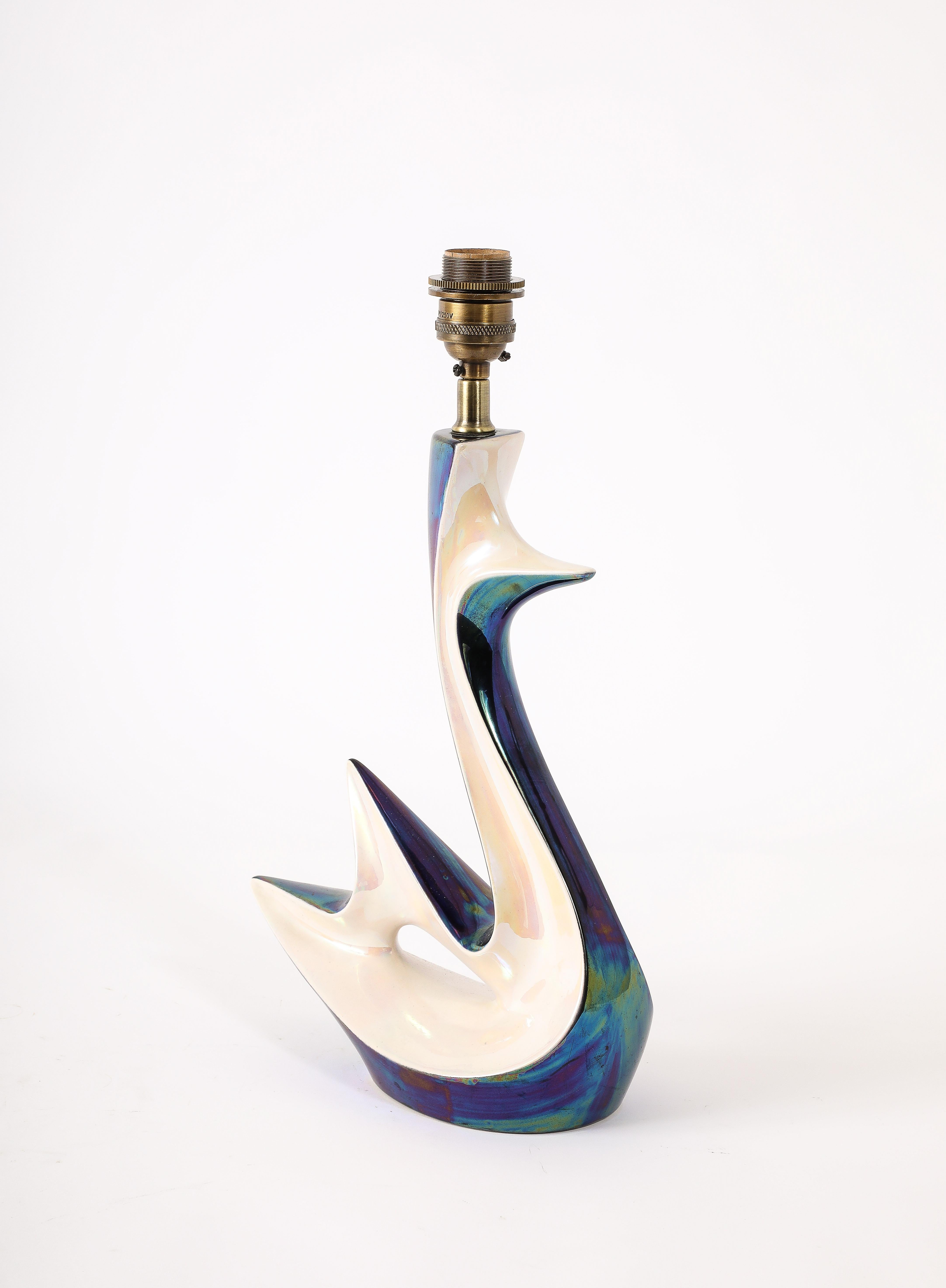 Oiseau stylisé en céramique irisée, France, années 1960 en vente 4