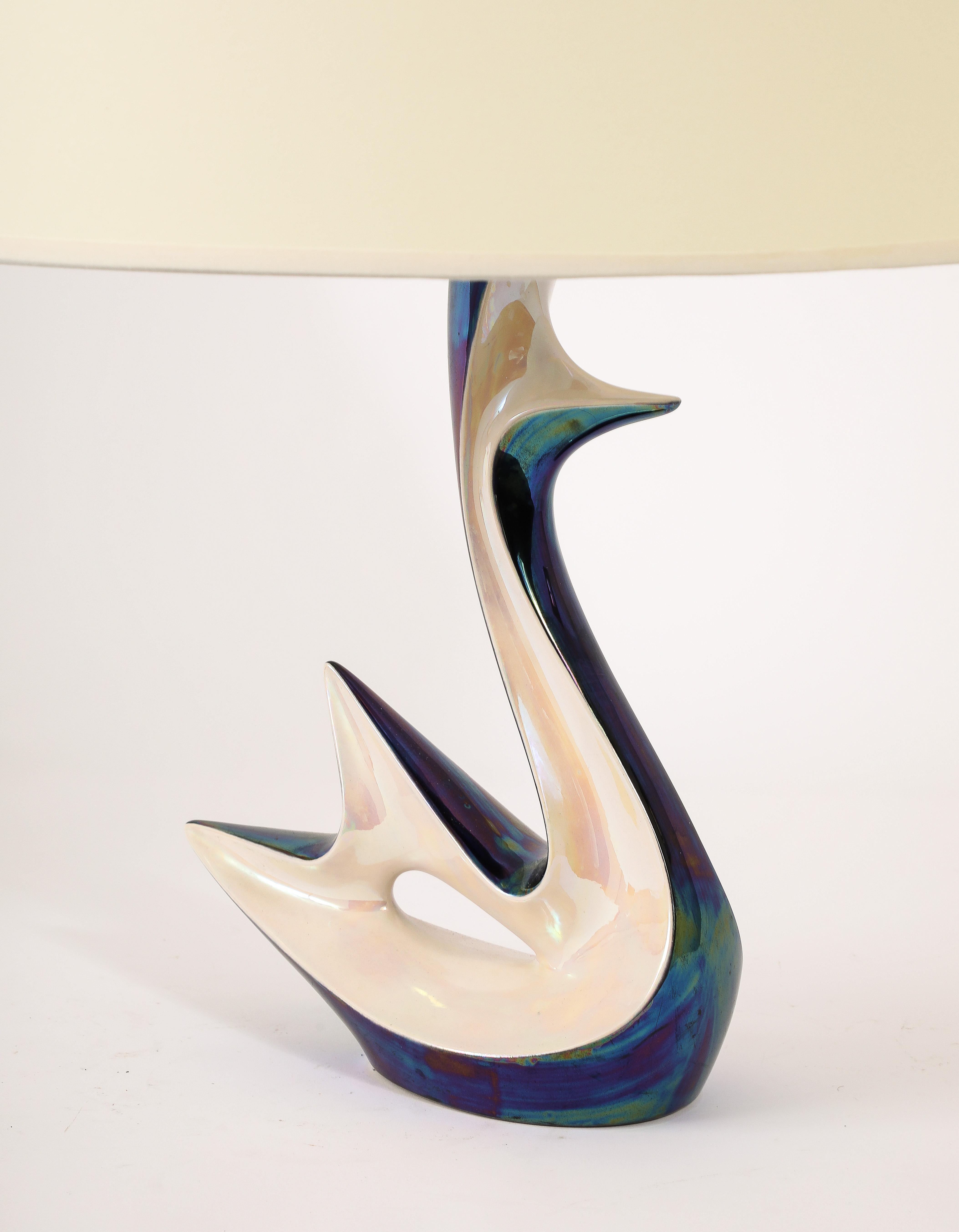 Français Oiseau stylisé en céramique irisée, France, années 1960 en vente