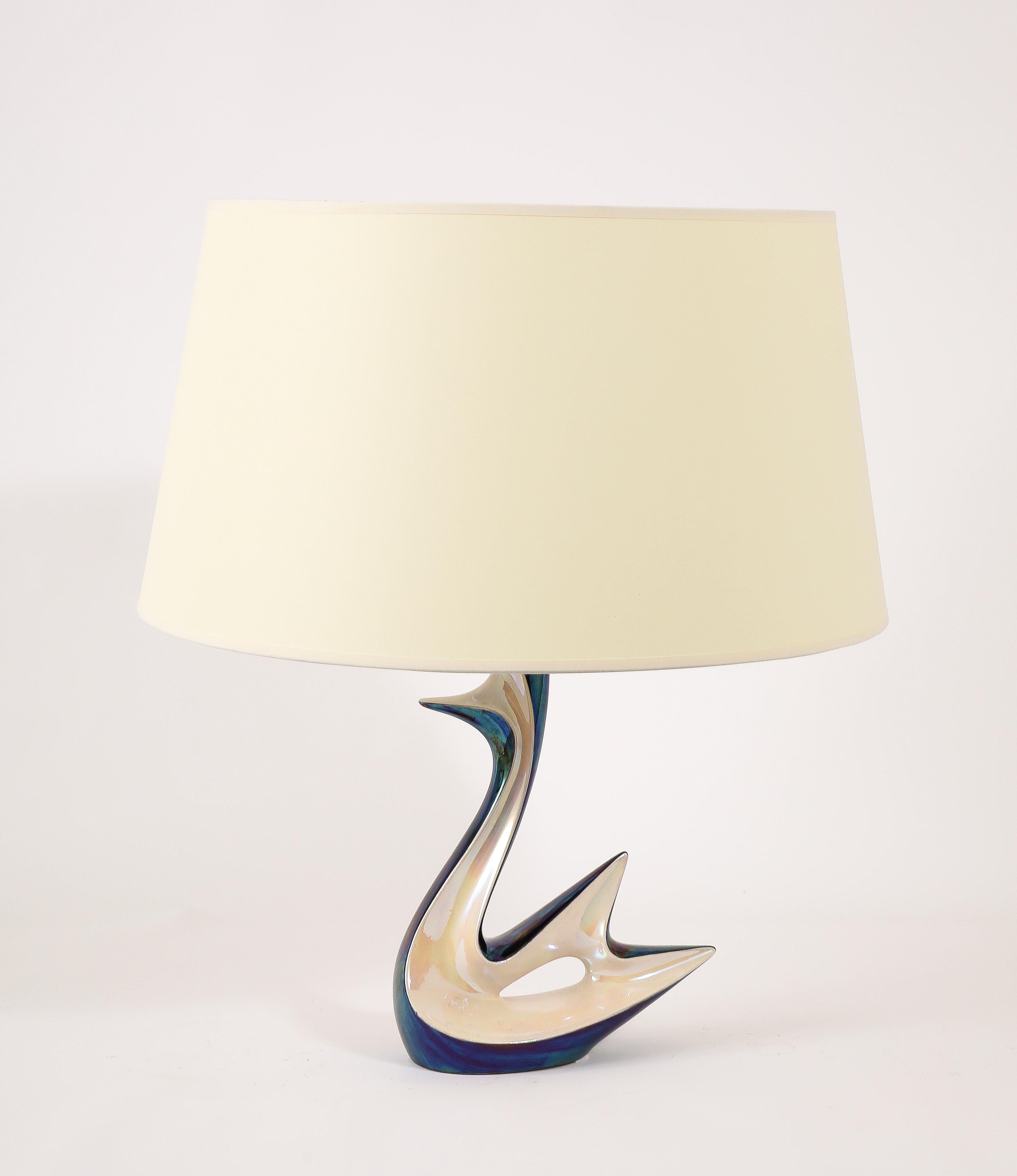 20ième siècle Oiseau stylisé en céramique irisée, France, années 1960 en vente