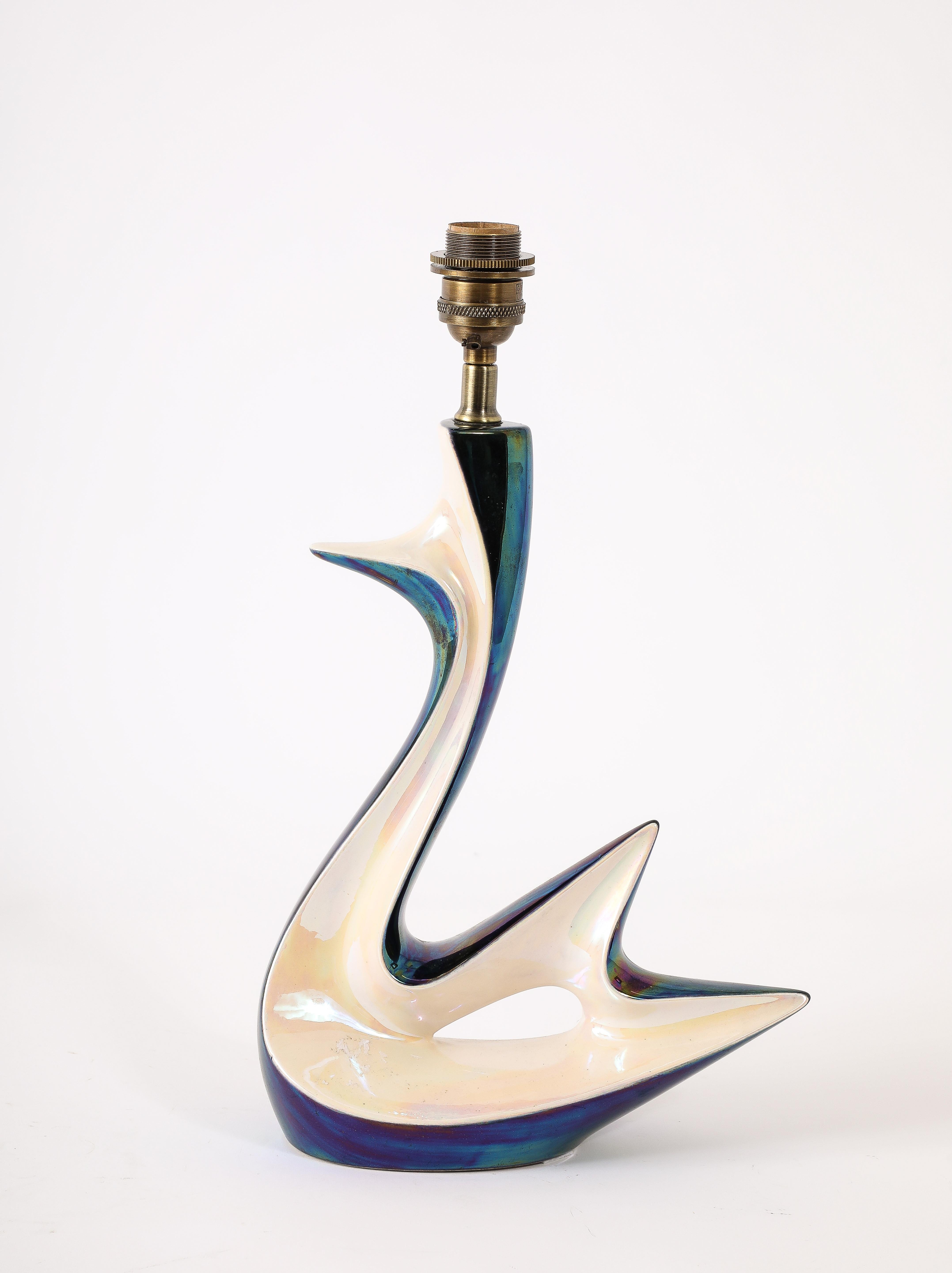 Oiseau stylisé en céramique irisée, France, années 1960 en vente 1