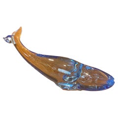 Sculpture de baleine en cristal bleu stylisé / presse-papiers de Baccarat