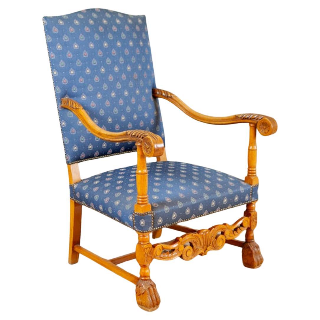 Fauteuil/trône stylisé en noyer sculpté et tapissé de bleu, années 1960-1980