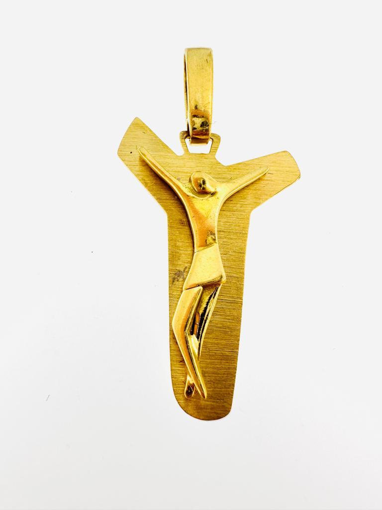 Stylized Contemporary Italian 18kt Yellow Gold Tau Crucifix In Good Condition For Sale In Esch-Sur-Alzette, LU