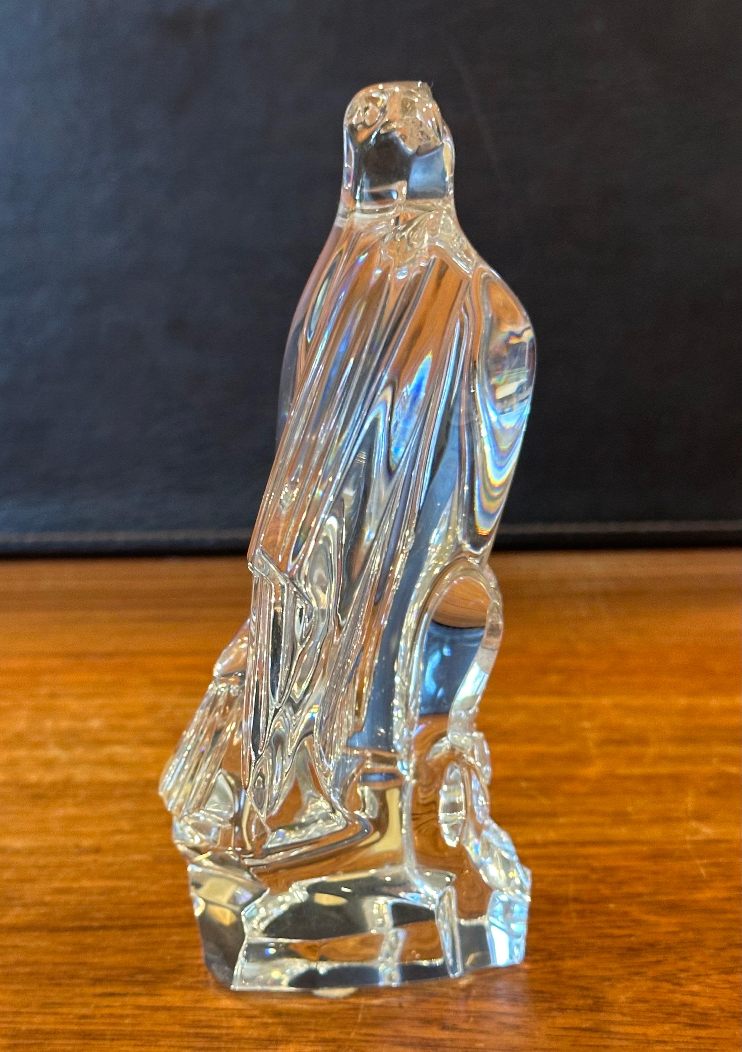 Cristallo Scultura di cristallo stilizzato con aquila calva di Baccarat in vendita