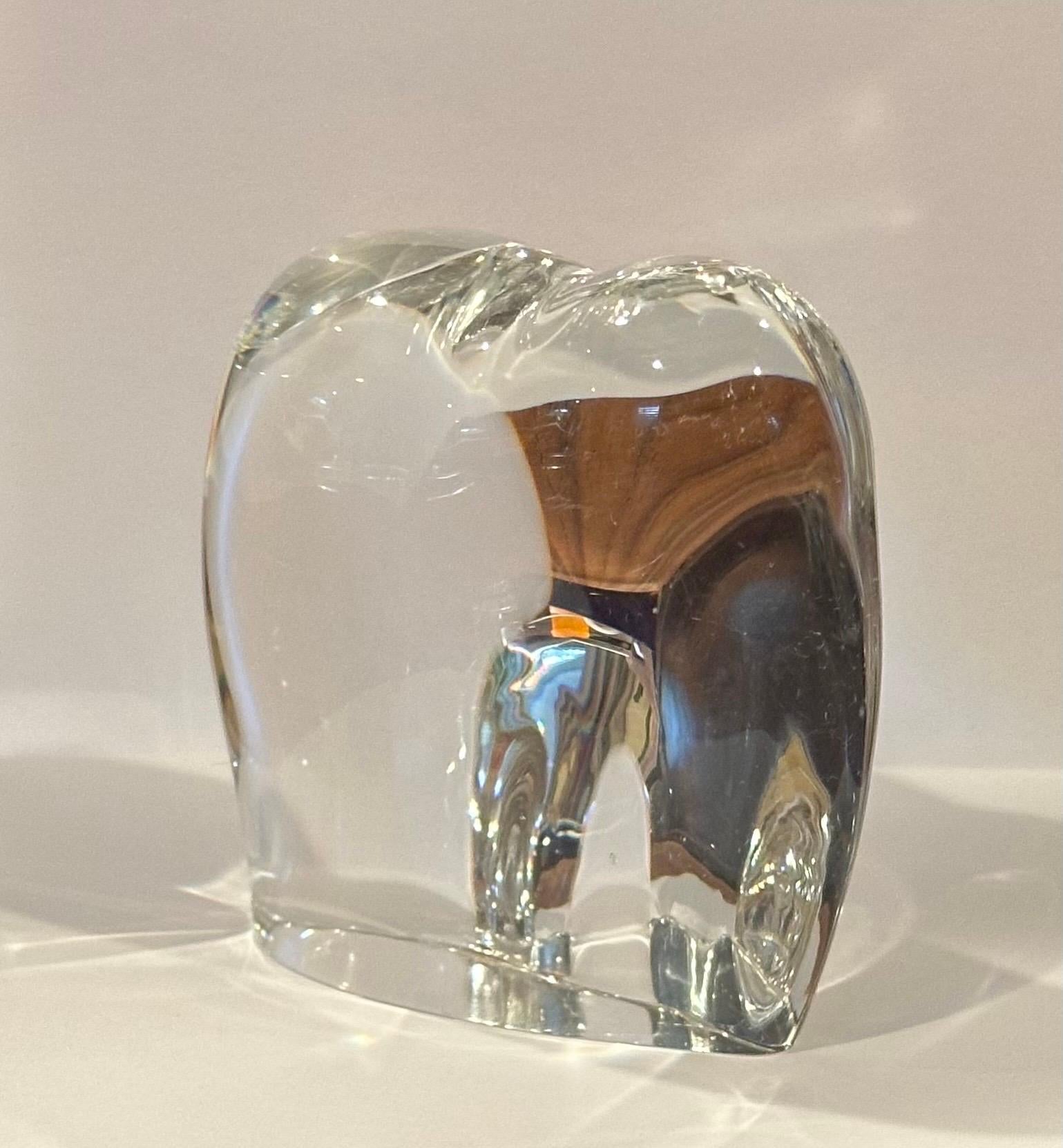 Sculpture ou presse-papier éléphant en cristal stylisé par Baccarat en vente 1